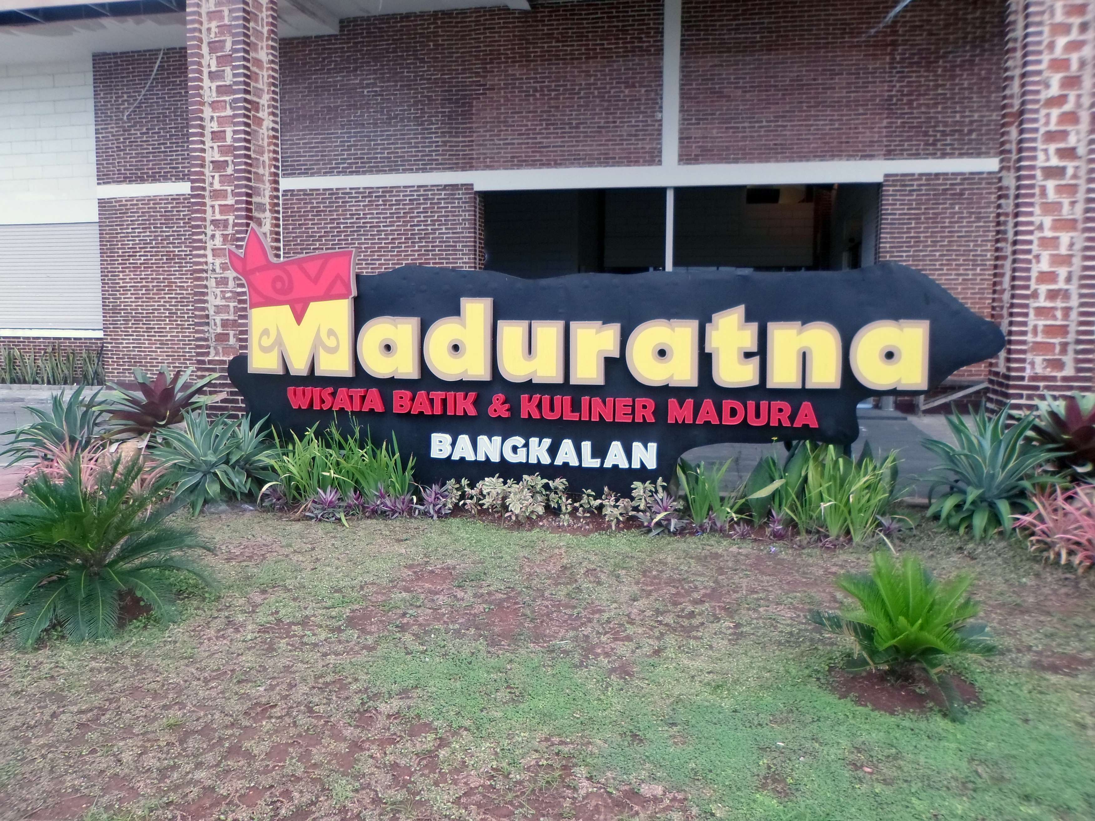 Shopping at Batik Maduratna