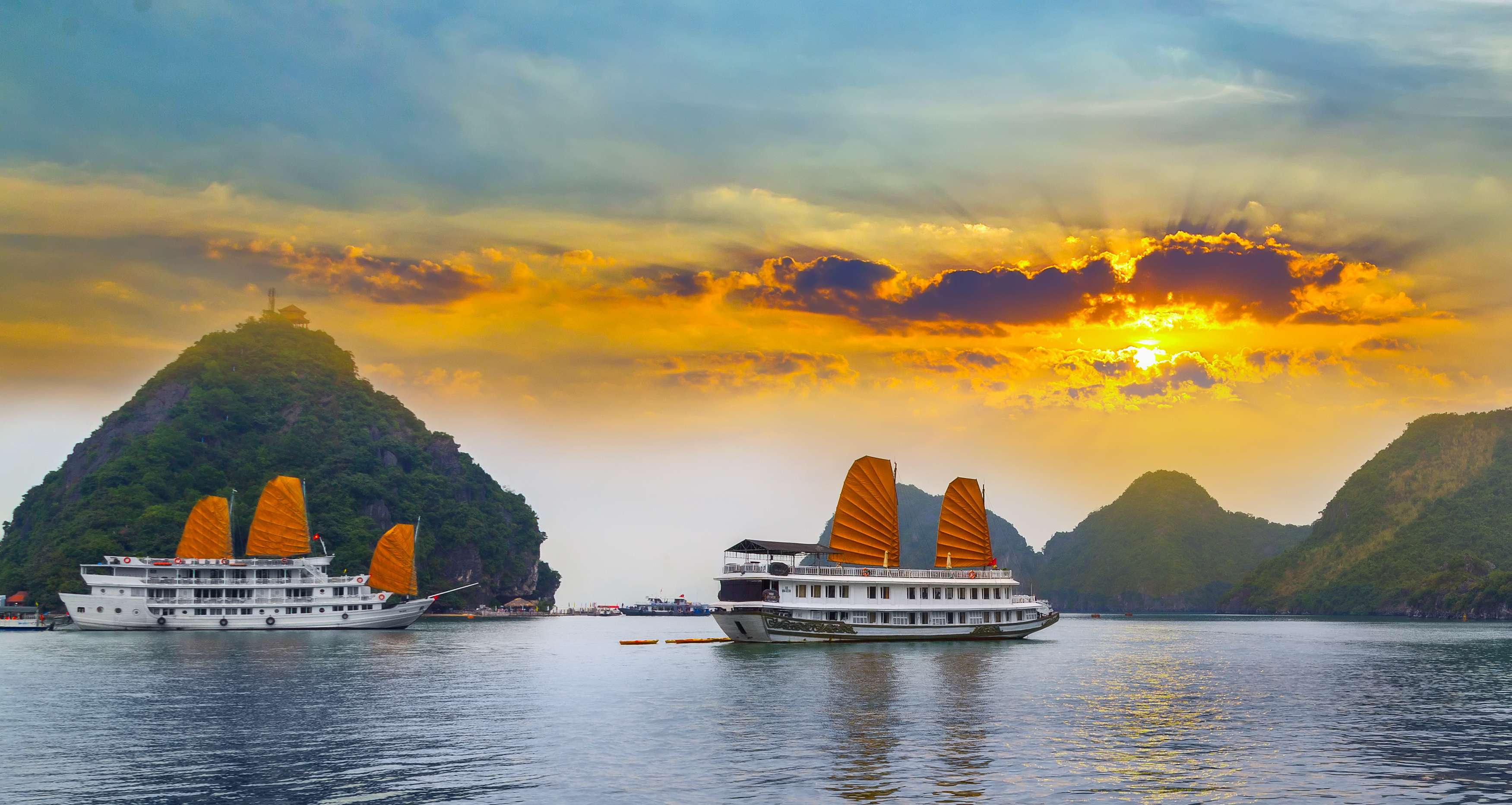 Cruise at Halong Bay