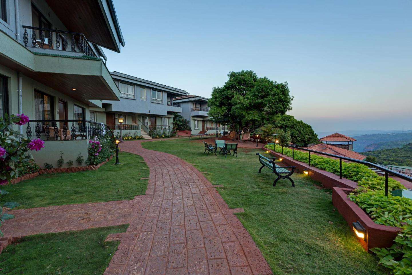 15 Pet Friendly Resorts in Mahabaleshwar, Get Upto 50% Off
