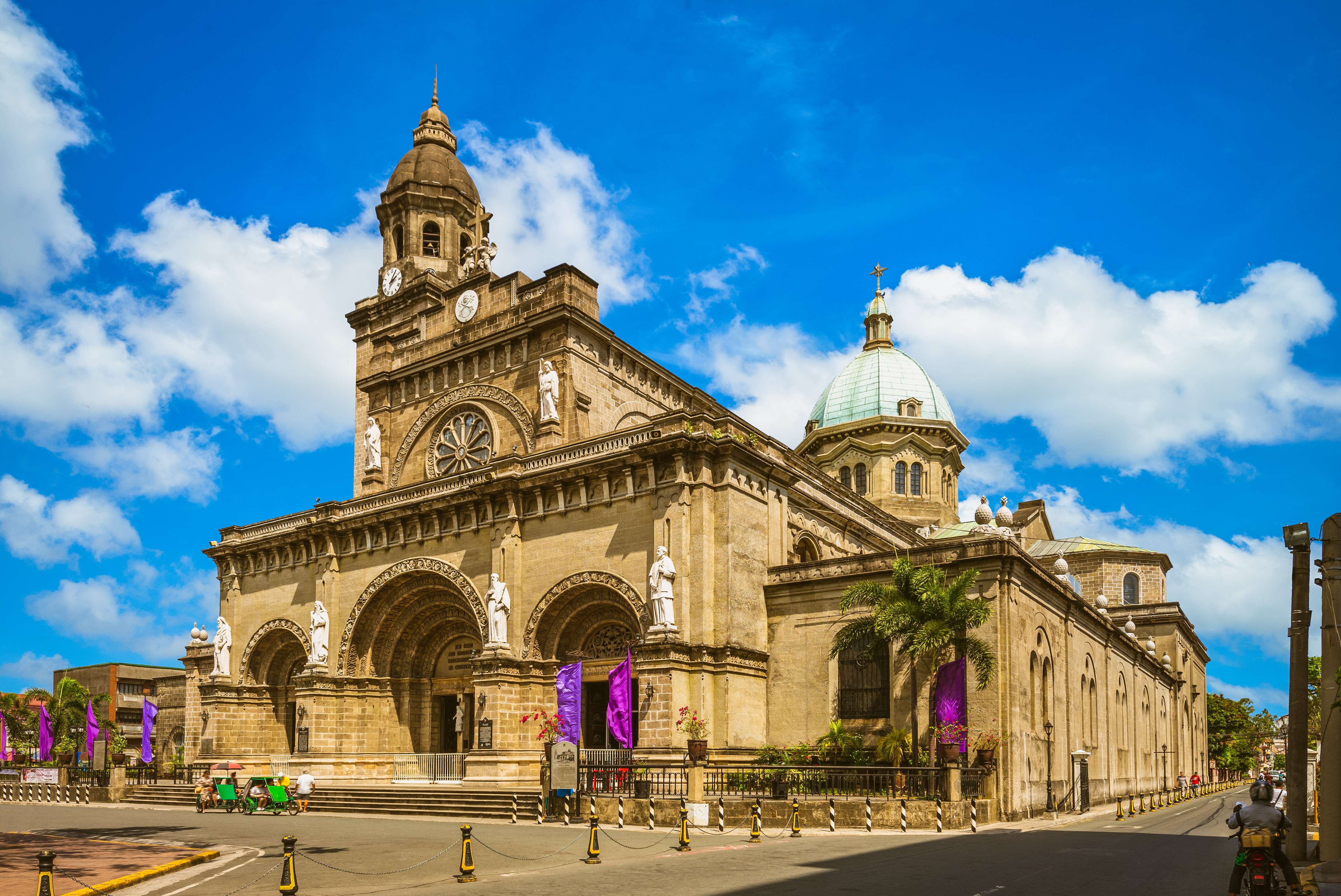 Take a Glimpse at the Manila Cathedral