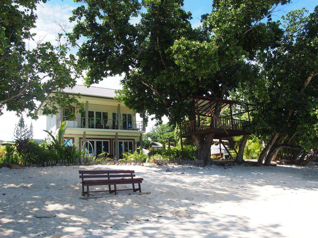 La Digue Luxury Beach Bungalow