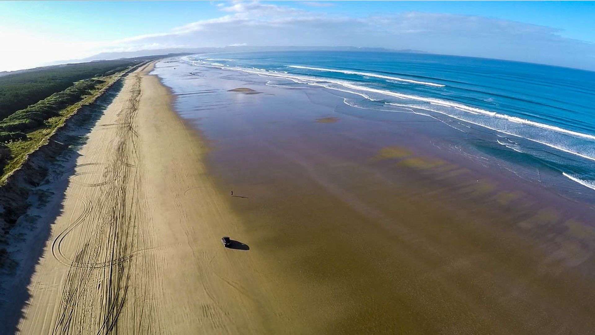 Explore Ninety Mile Beach