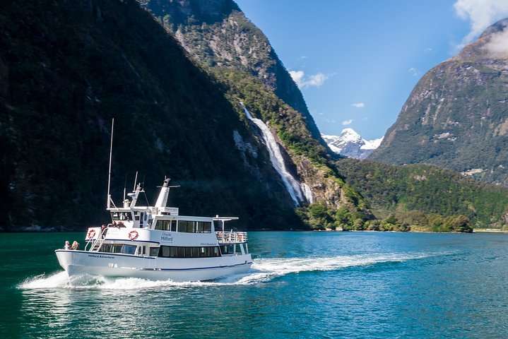 Cruise at Milford Sound