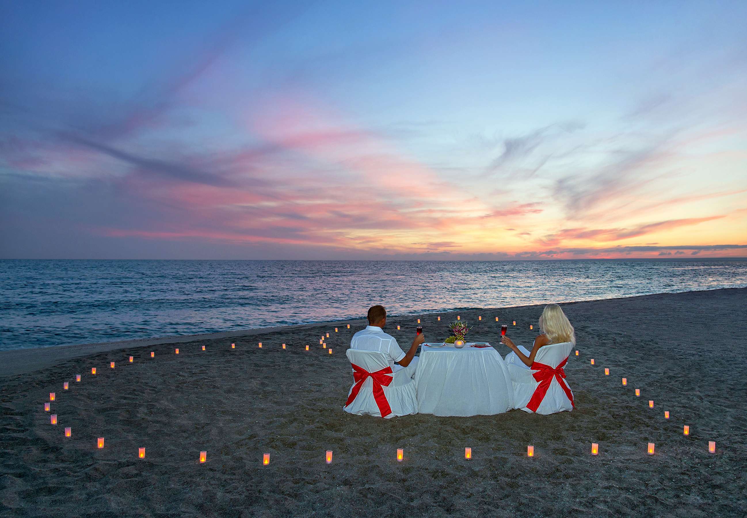 Candlelight Dinner By The Beach