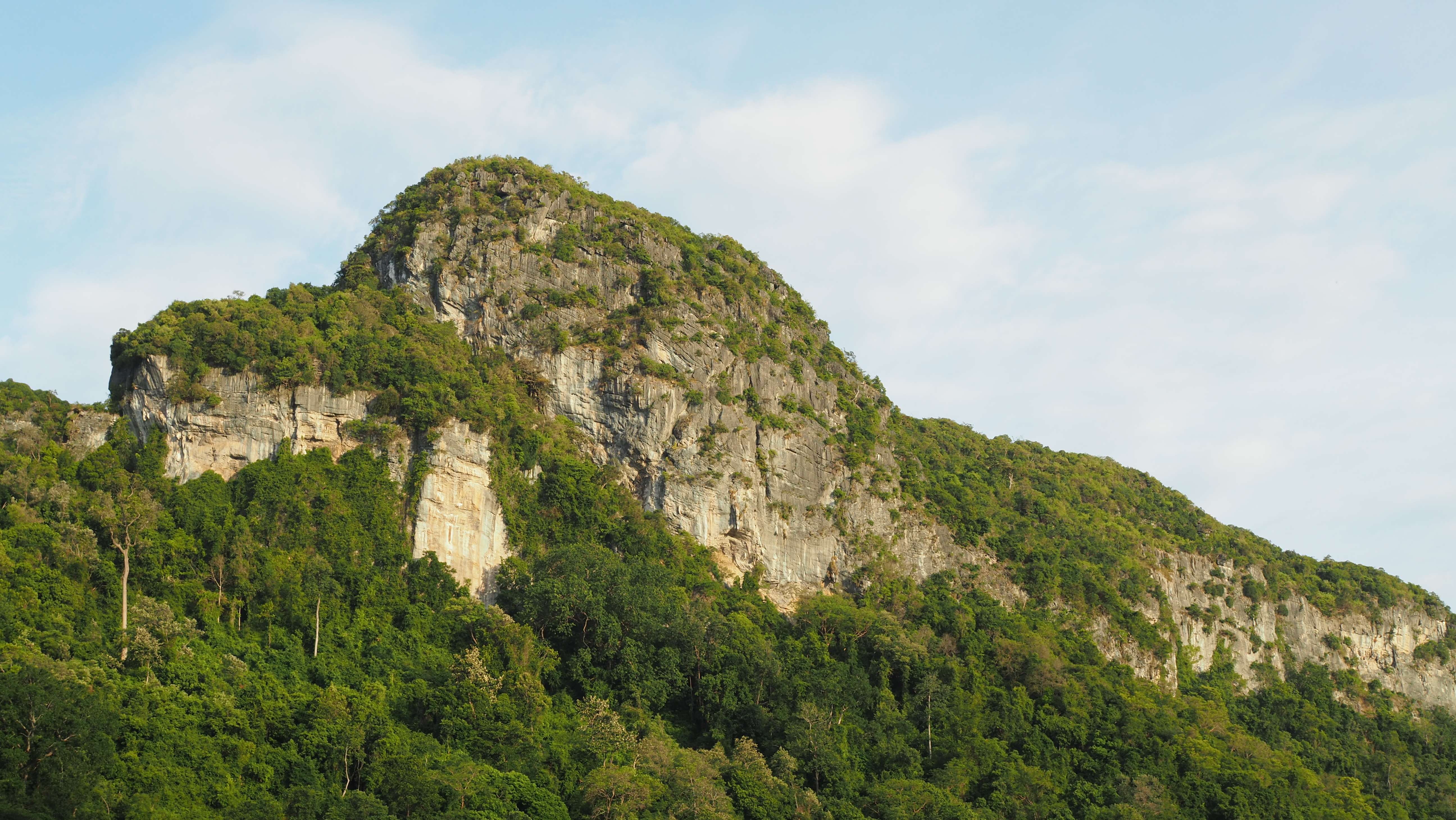 Hike to Dawasamu's Peak