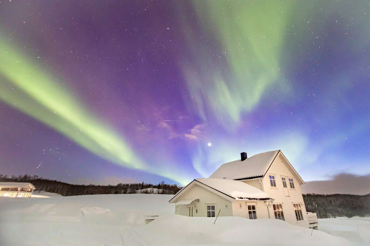 Aurora Borealis Observatory