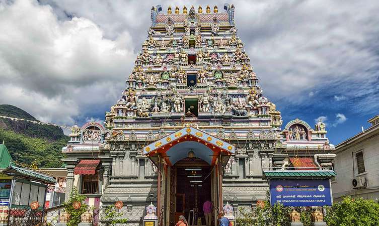 Pray at Tempio Hindu
