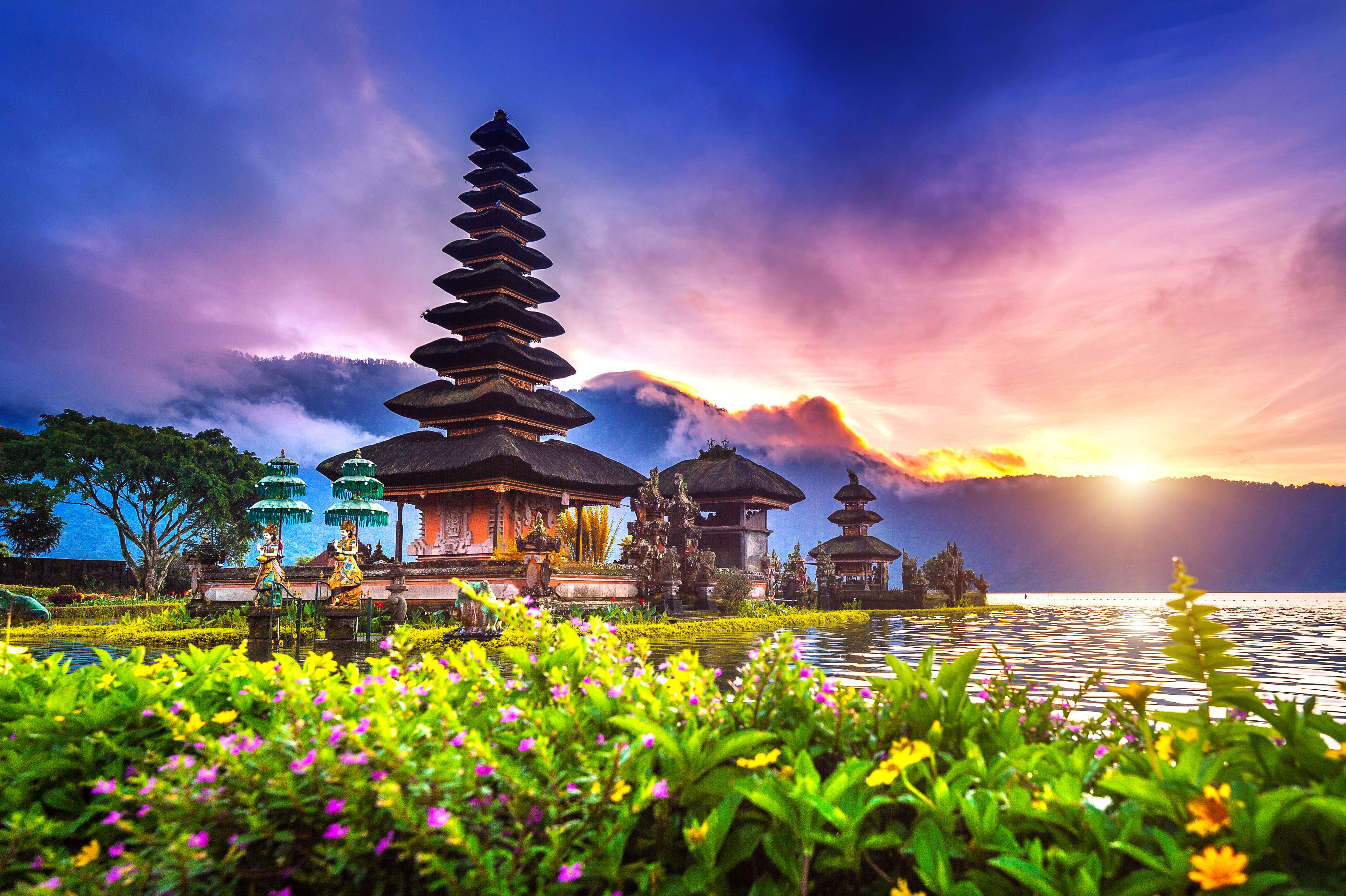 Visit Pura Ulun Danu Bratan Temple