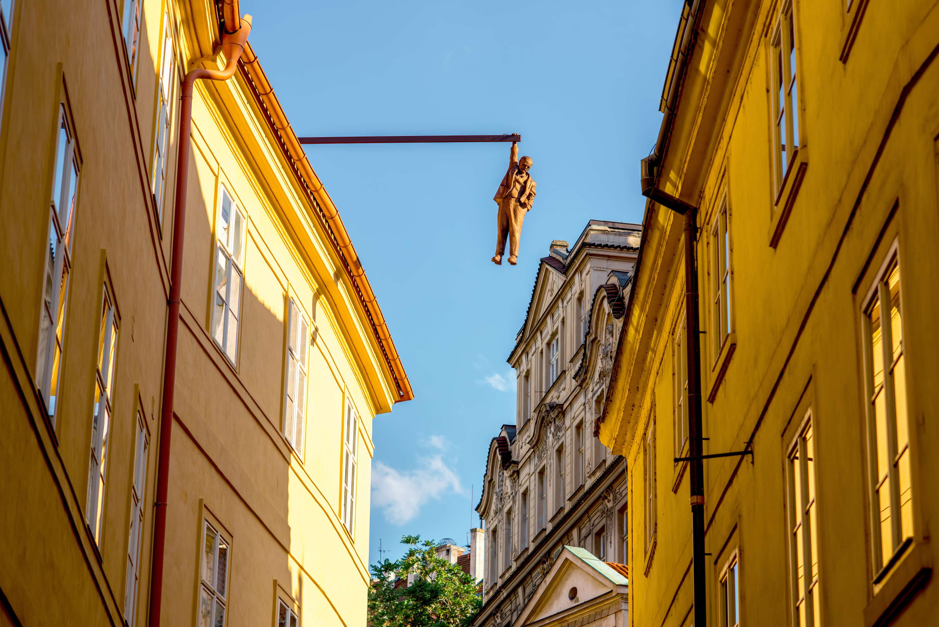 Spot a Seven Foot Tall Sigmund Freud