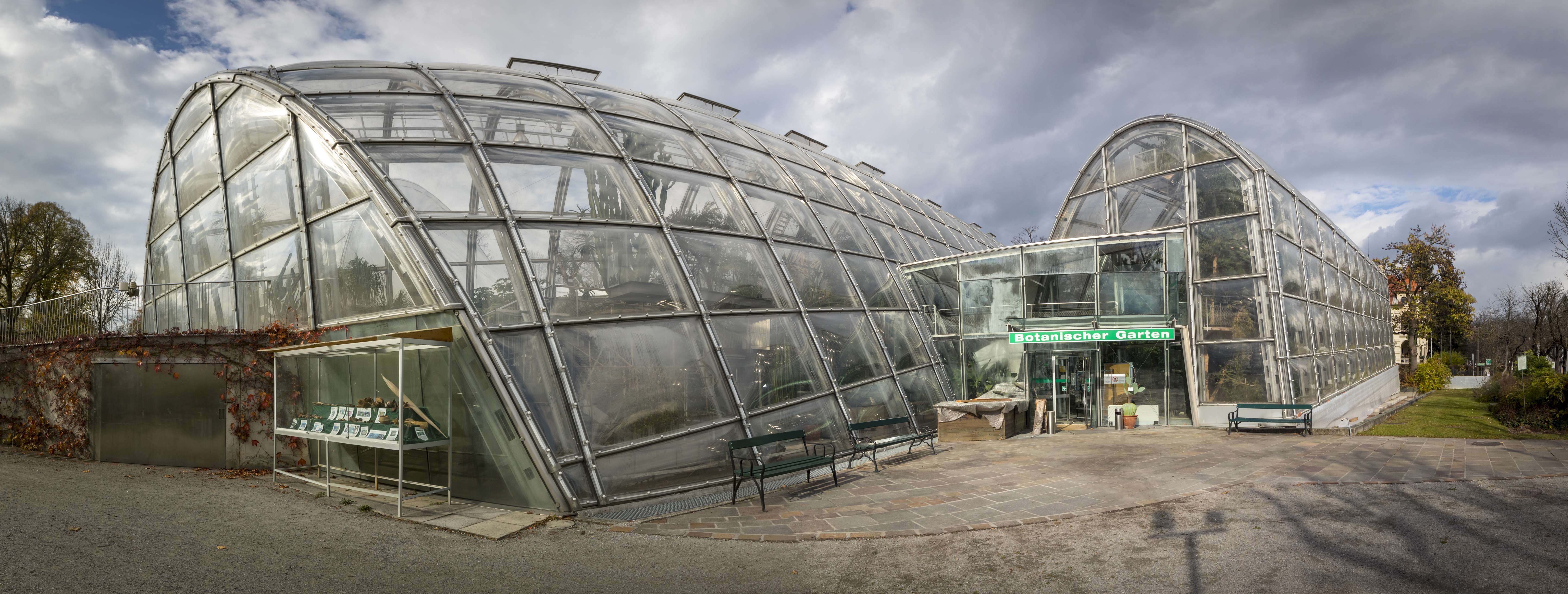 Walk In Municipal Park And Botanical Gardens