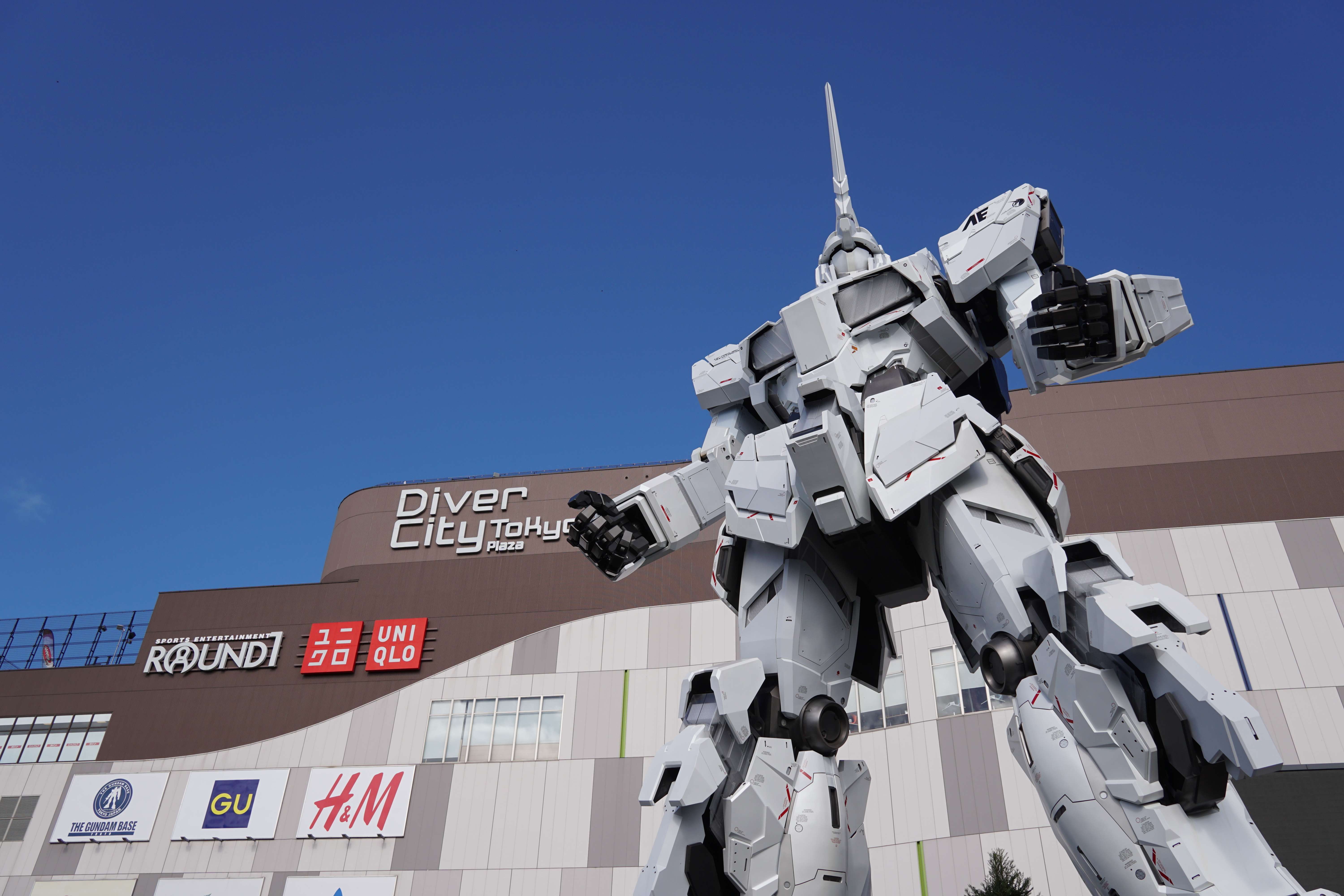 Gundam Anime Robot Statue