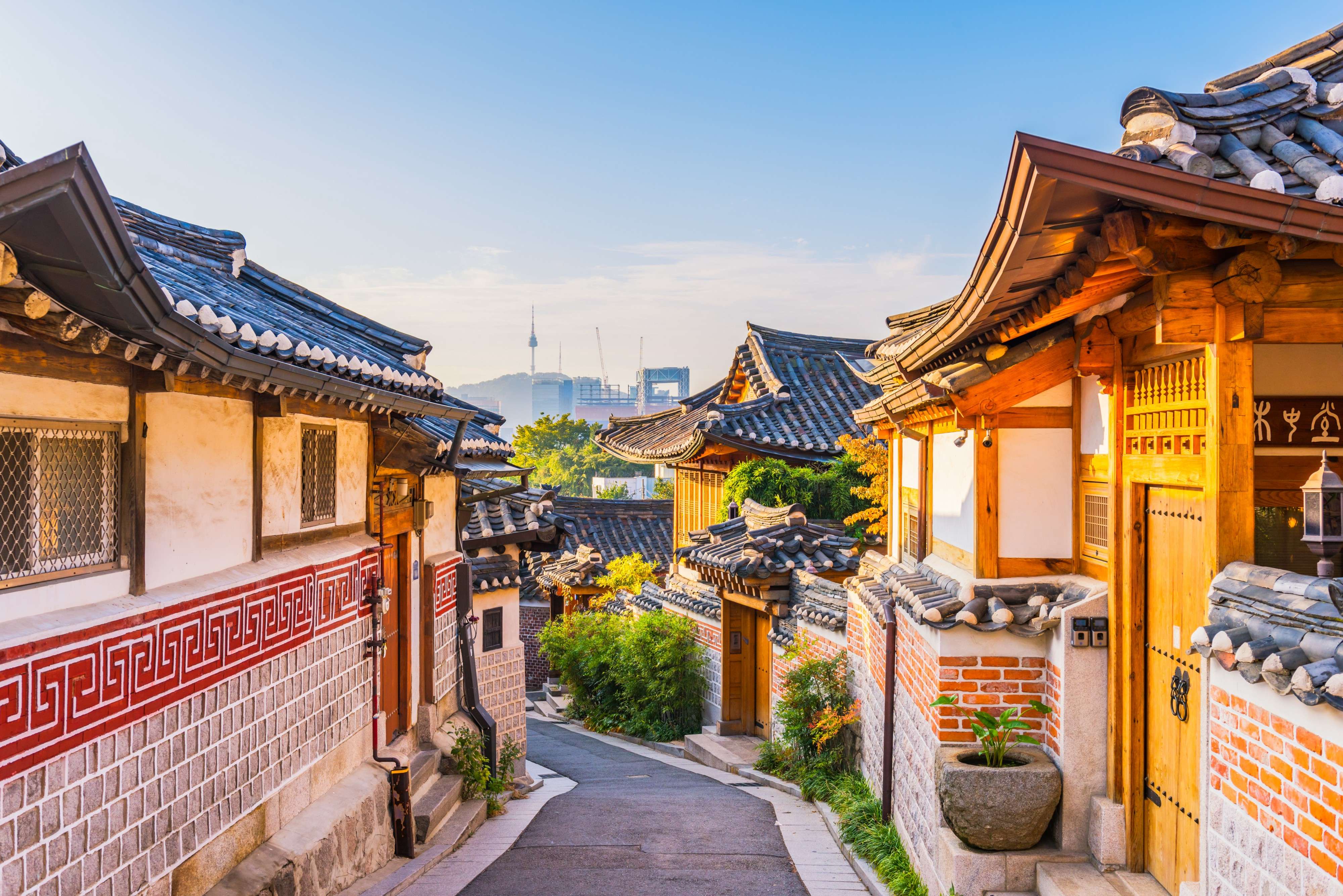 Explore Bukchon Hanok Village