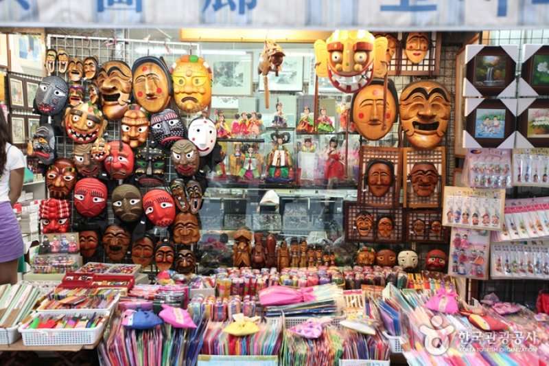 Buy traditional goods at Insadong