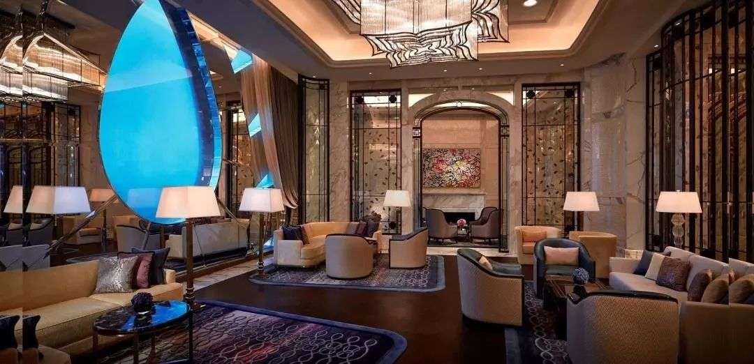 Gaze on Ritz-Carlton Bar & Lounge