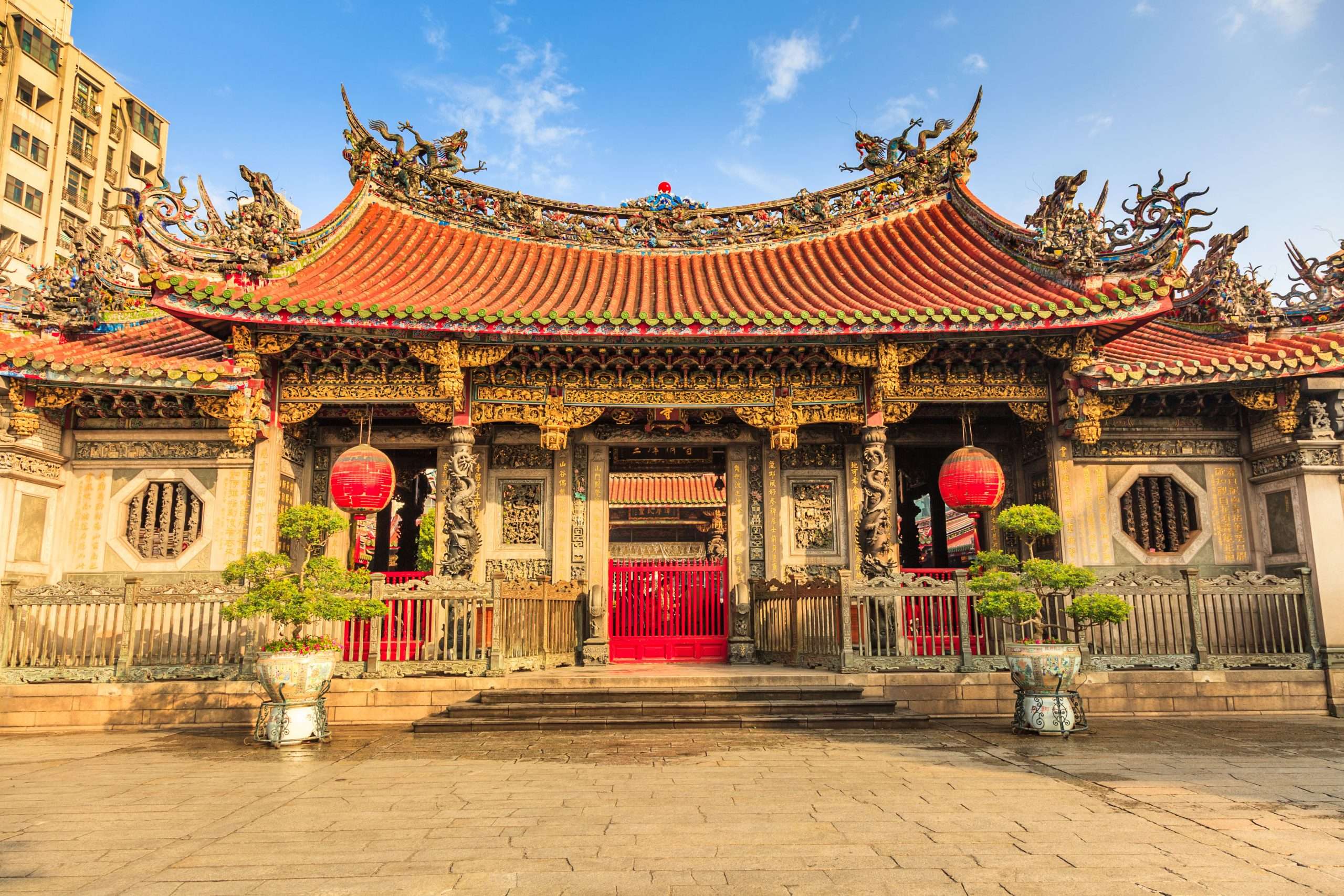 Visit The Longshan Temple in Taipei