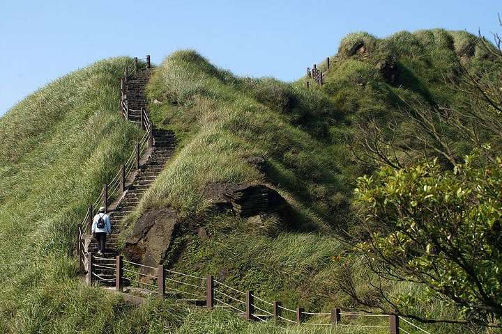 Hike to Qixing Mountains from Taipei