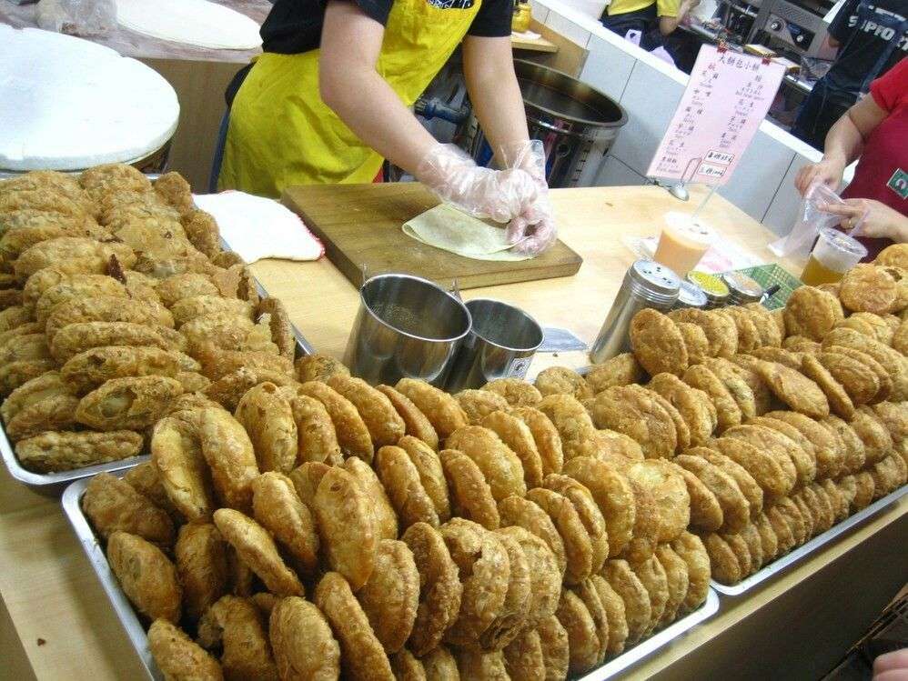 Try Out Da Bing Bao Xiao Bing in The Shilin Market