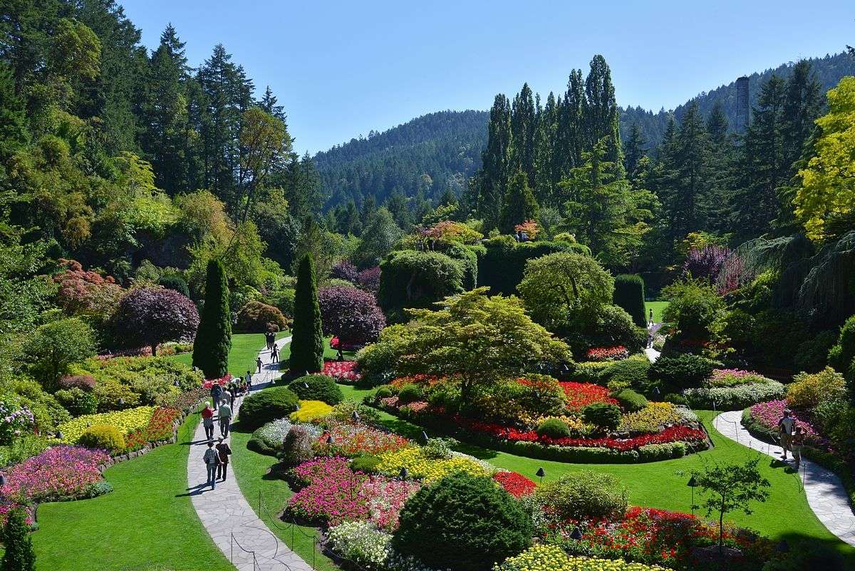 Stroll in Butchart Gardens