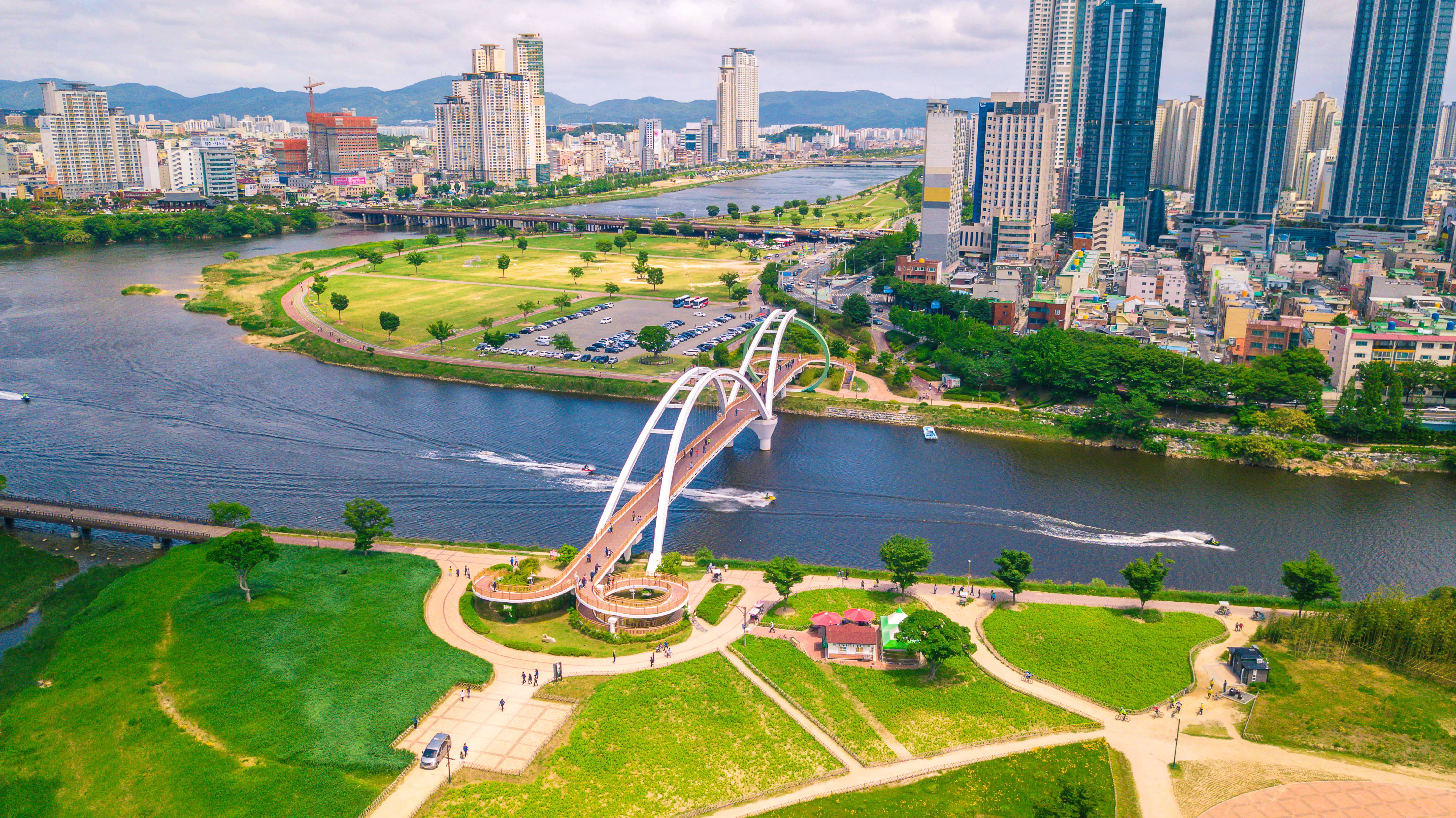 Take a ride in huge slides of Ulsan Grand Park