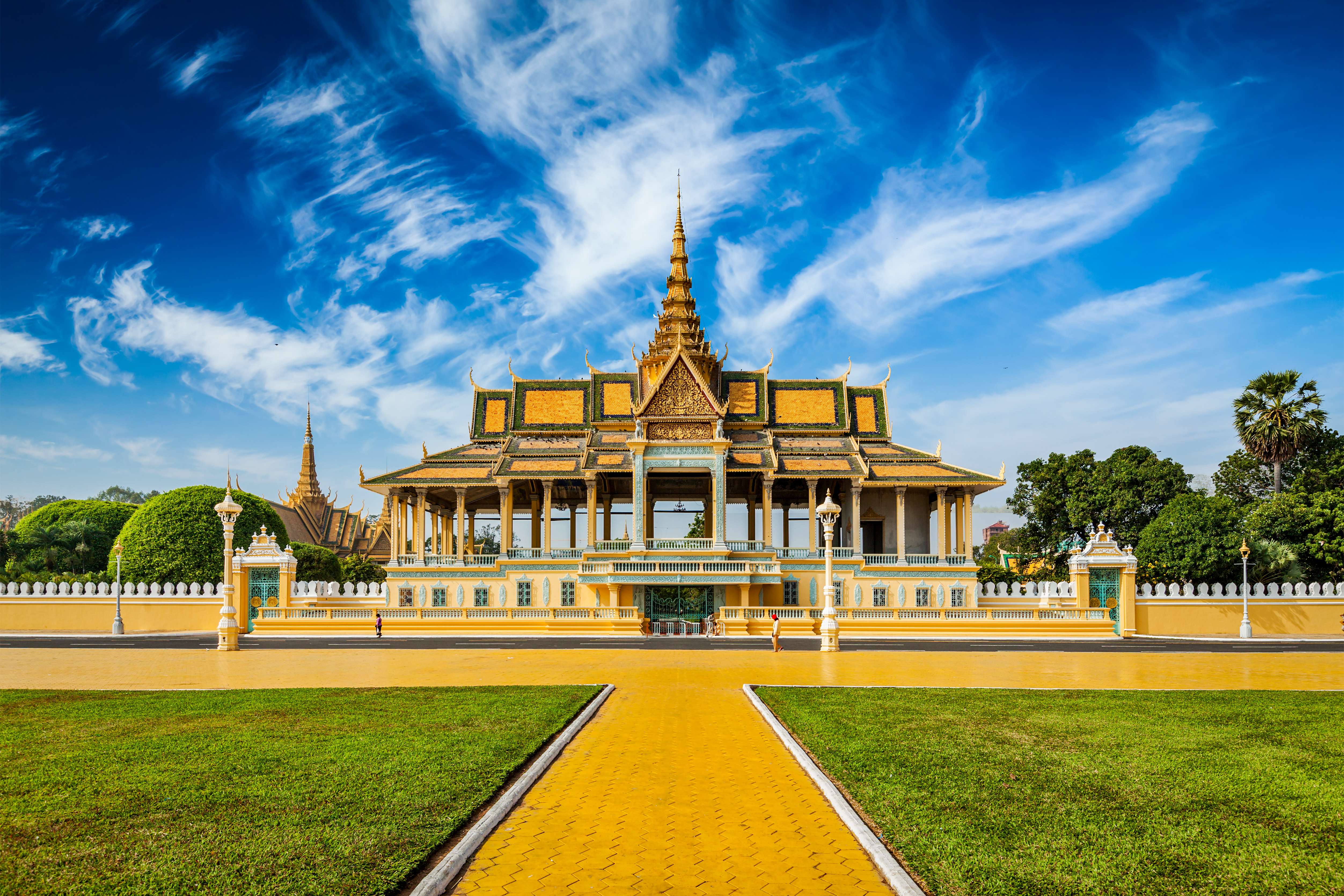 Explore Phnom Penh Palace