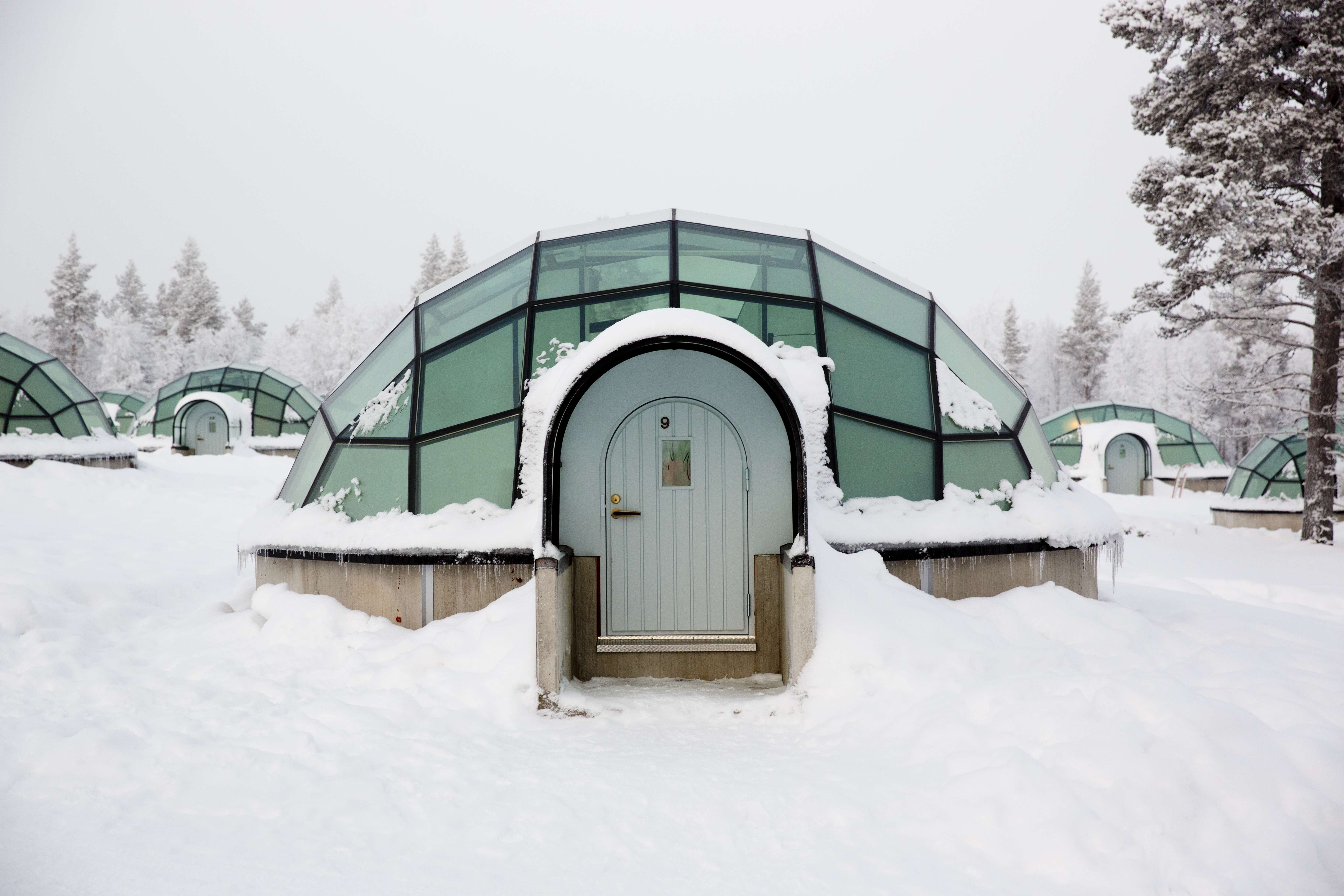 10 Best Glass Igloos in Finland to Watch Northern Lights!
