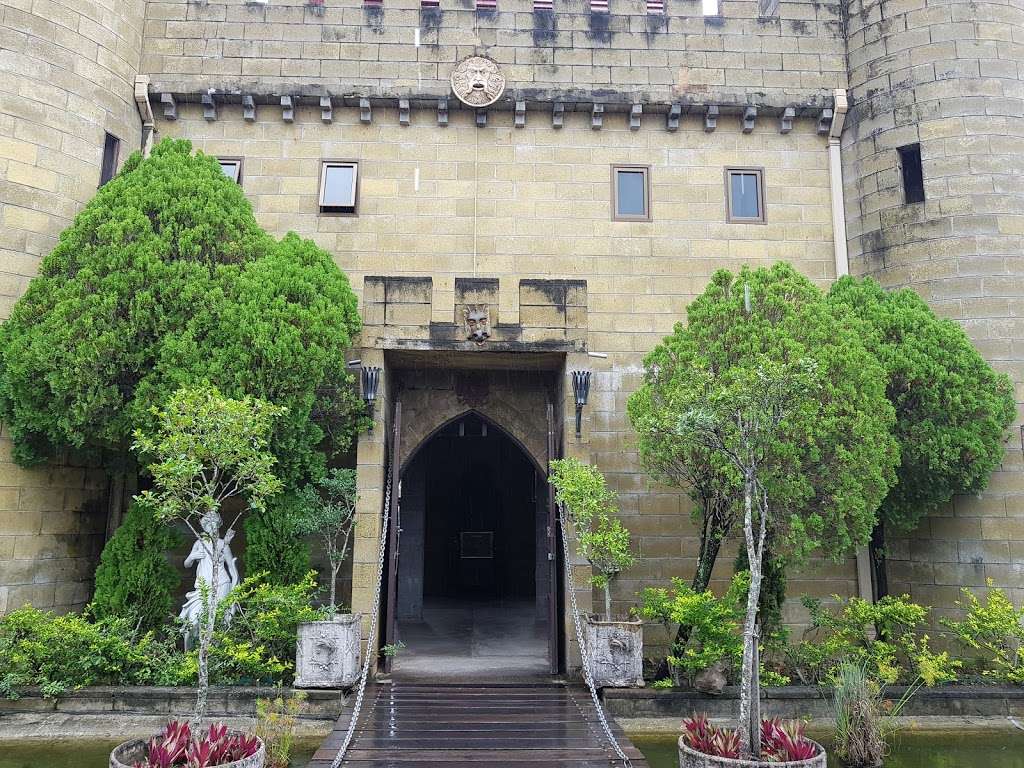 Explore Sunshine Castle Bli Bli