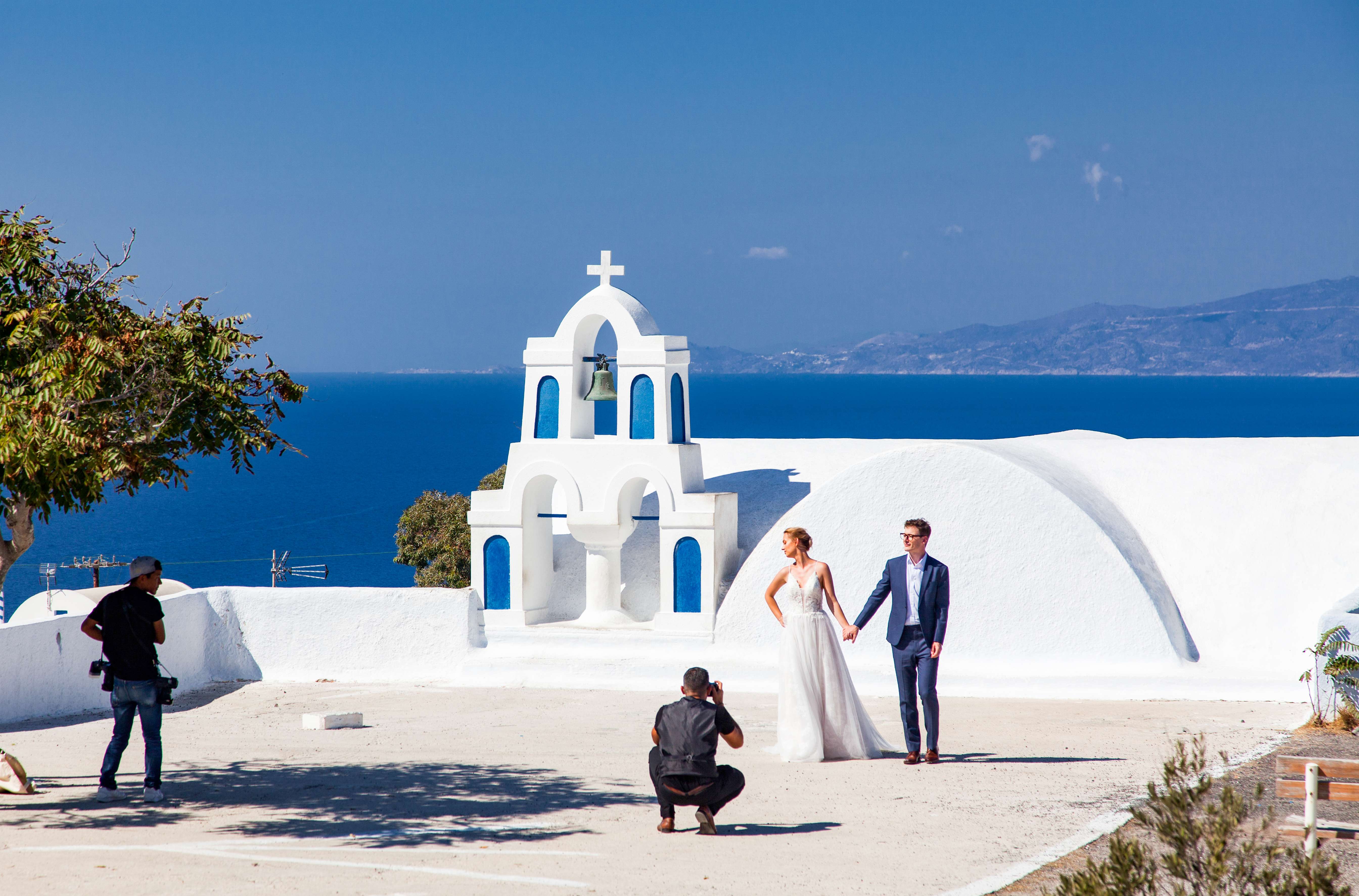 Get Your Honeymoon Photoshoot in Santorini
