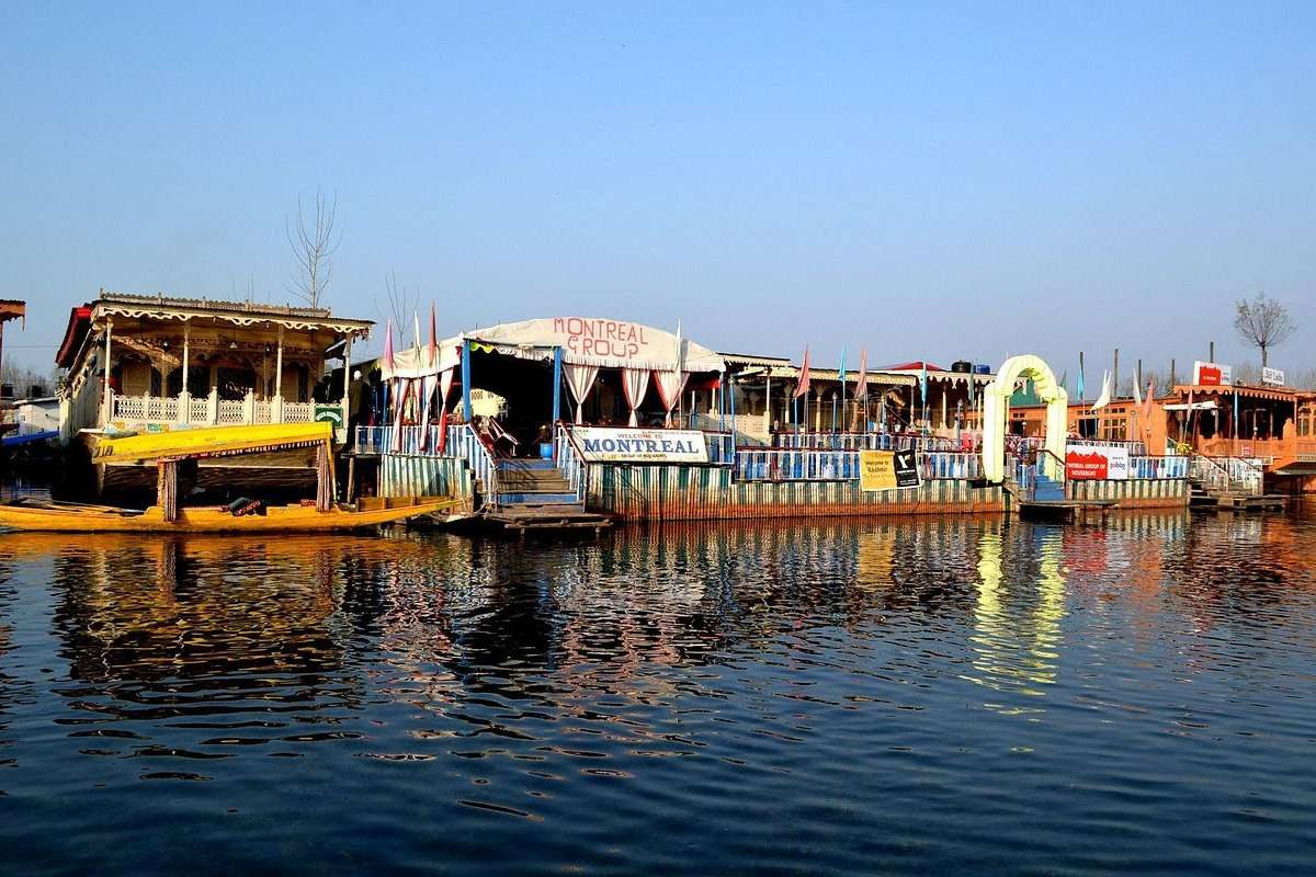Montreal Group Of Houseboats