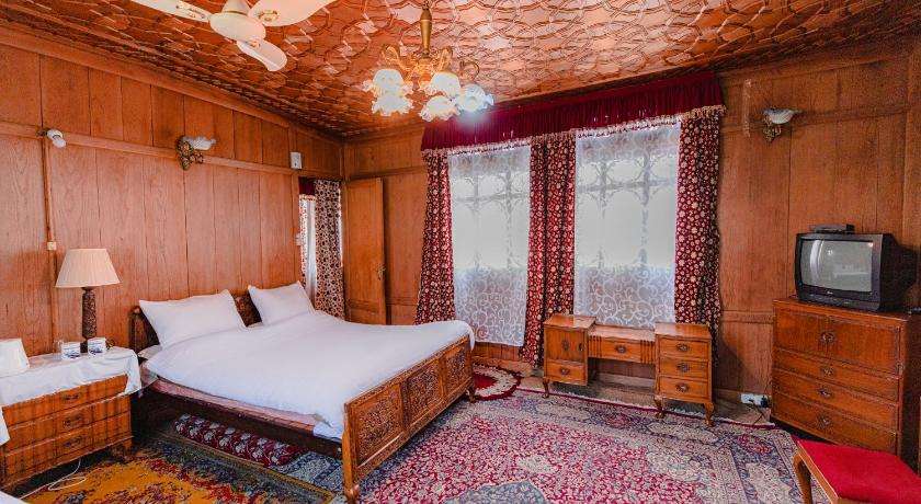 Kolu Group Of Houseboats