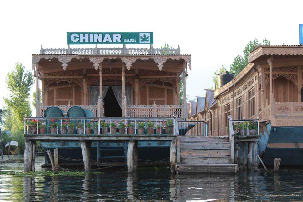 Chinar Houseboat