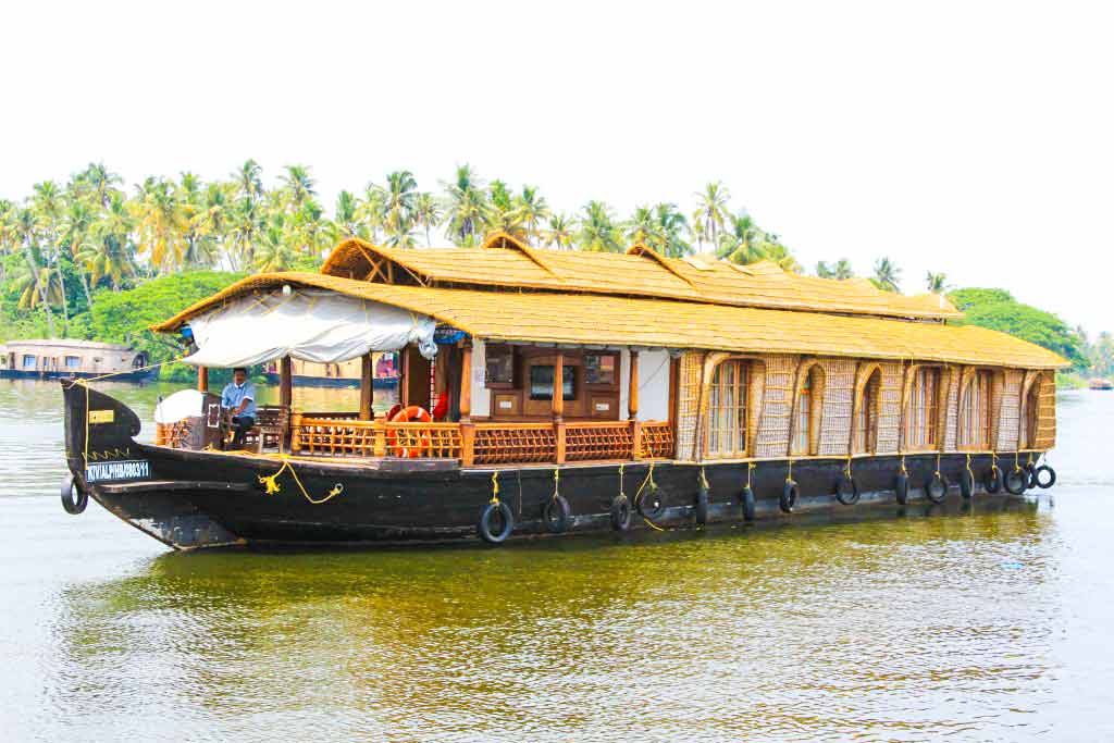 Pournami Houseboats