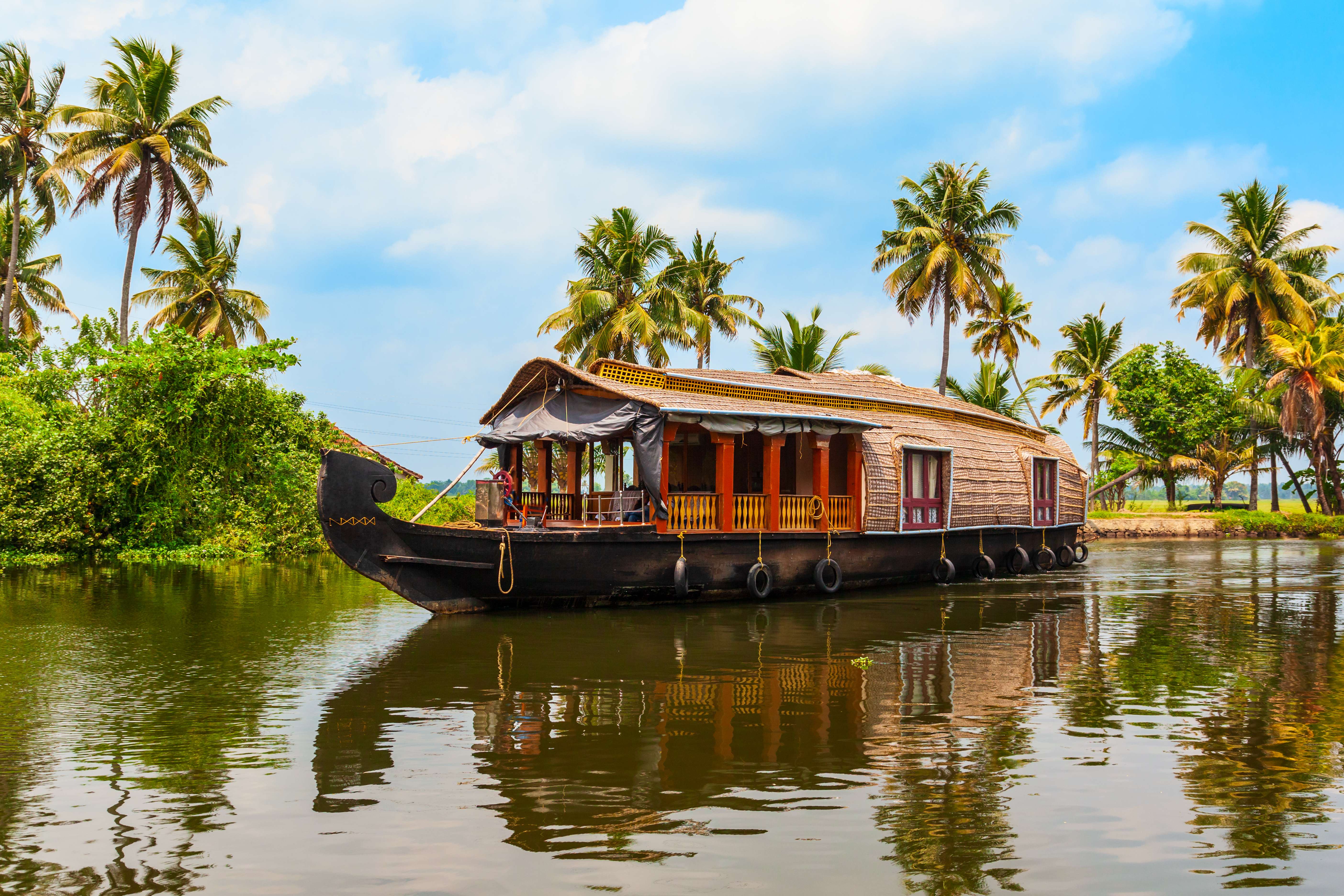 10 Deluxe Houseboats in Alleppey, Book & Get Upto 50% Off