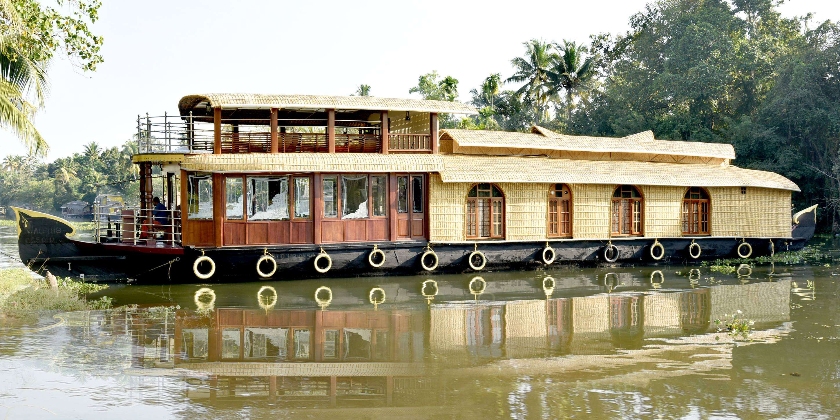 Thathwamasi Premium Houseboats