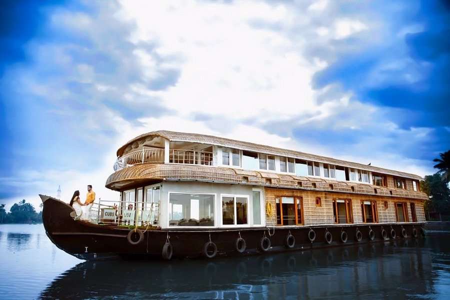 Kerala Luxury Houseboat Alleppey