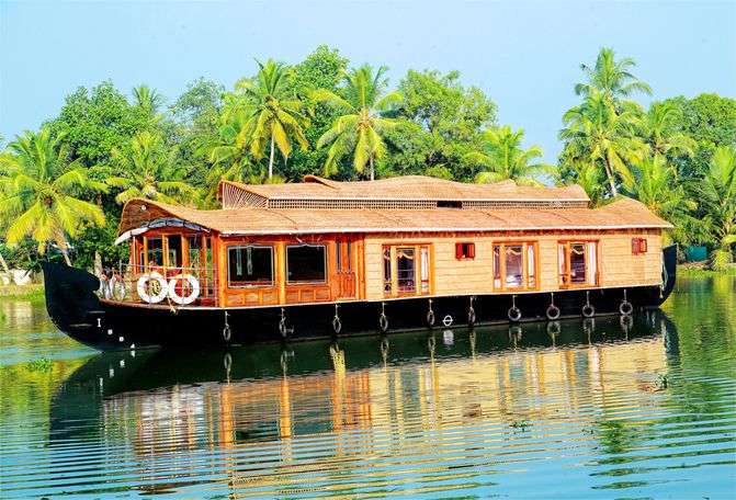 Abad Luxury Houseboats