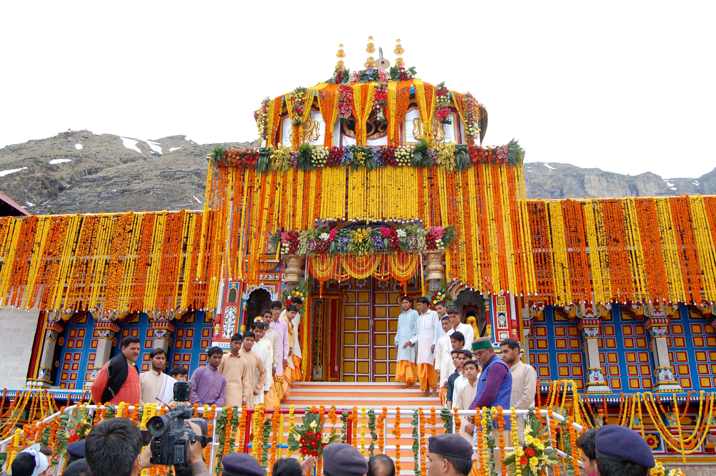 Pray at Badrinath Temple