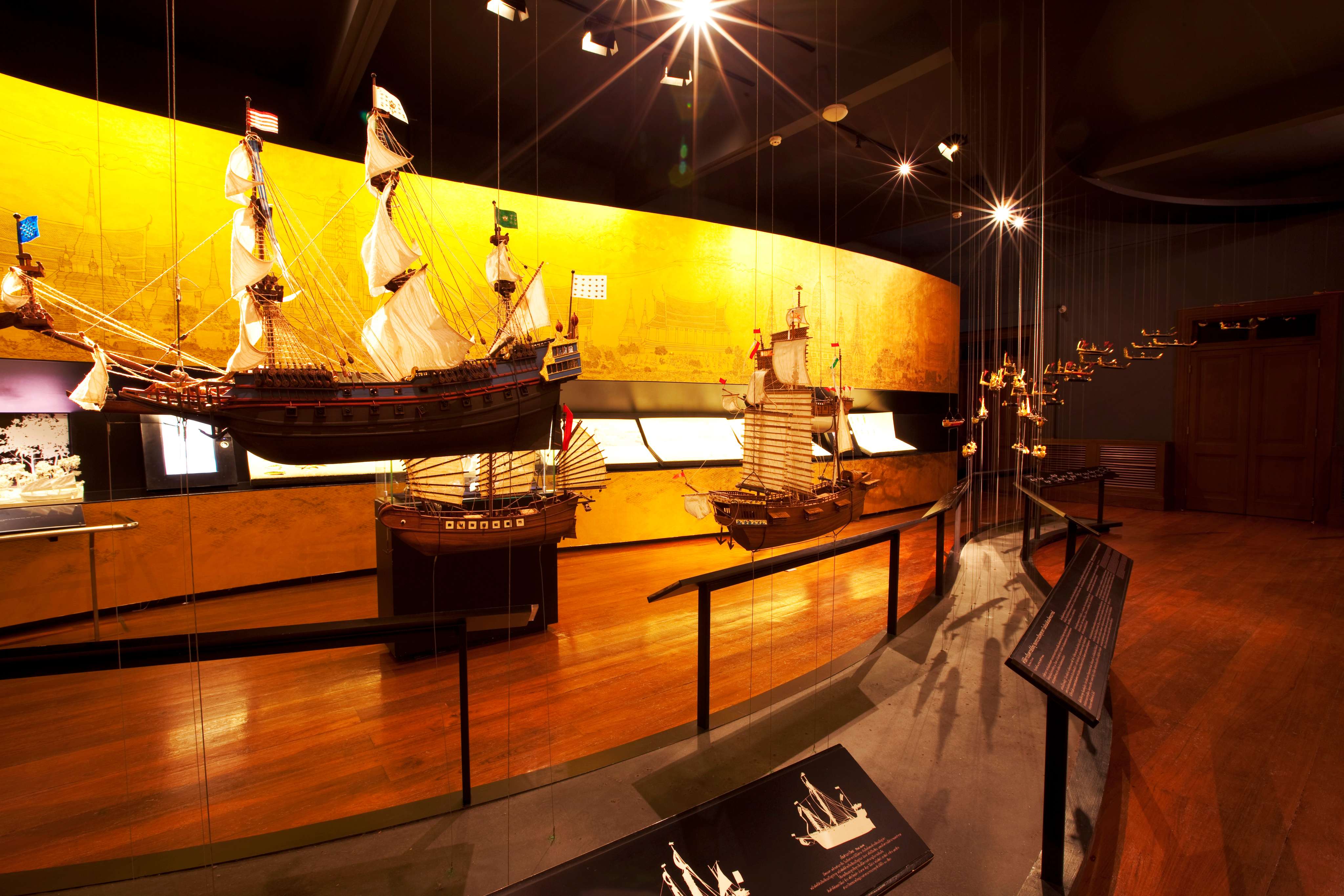  Explore the Museum of Siam