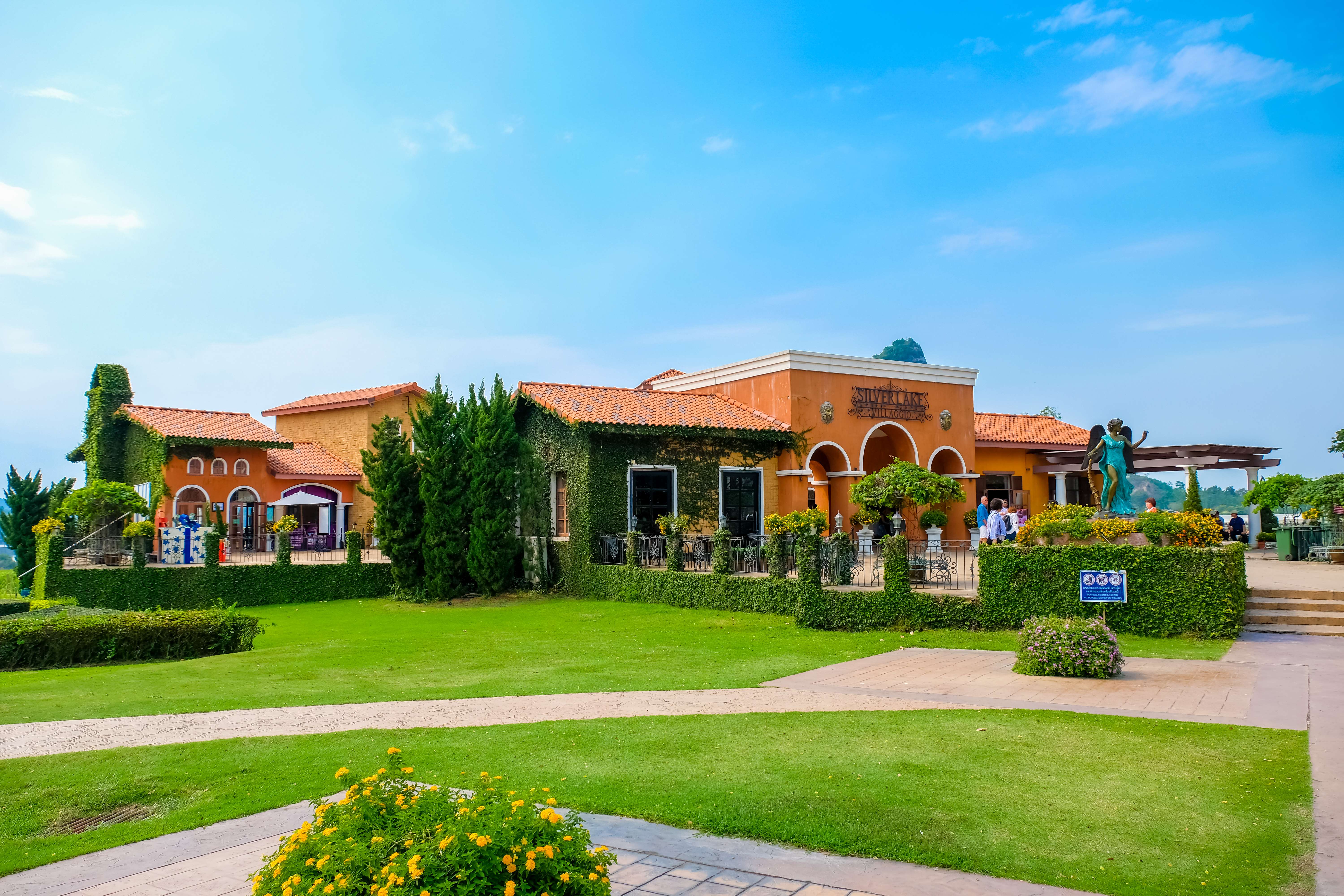 Explore the Silver Lake Pattaya