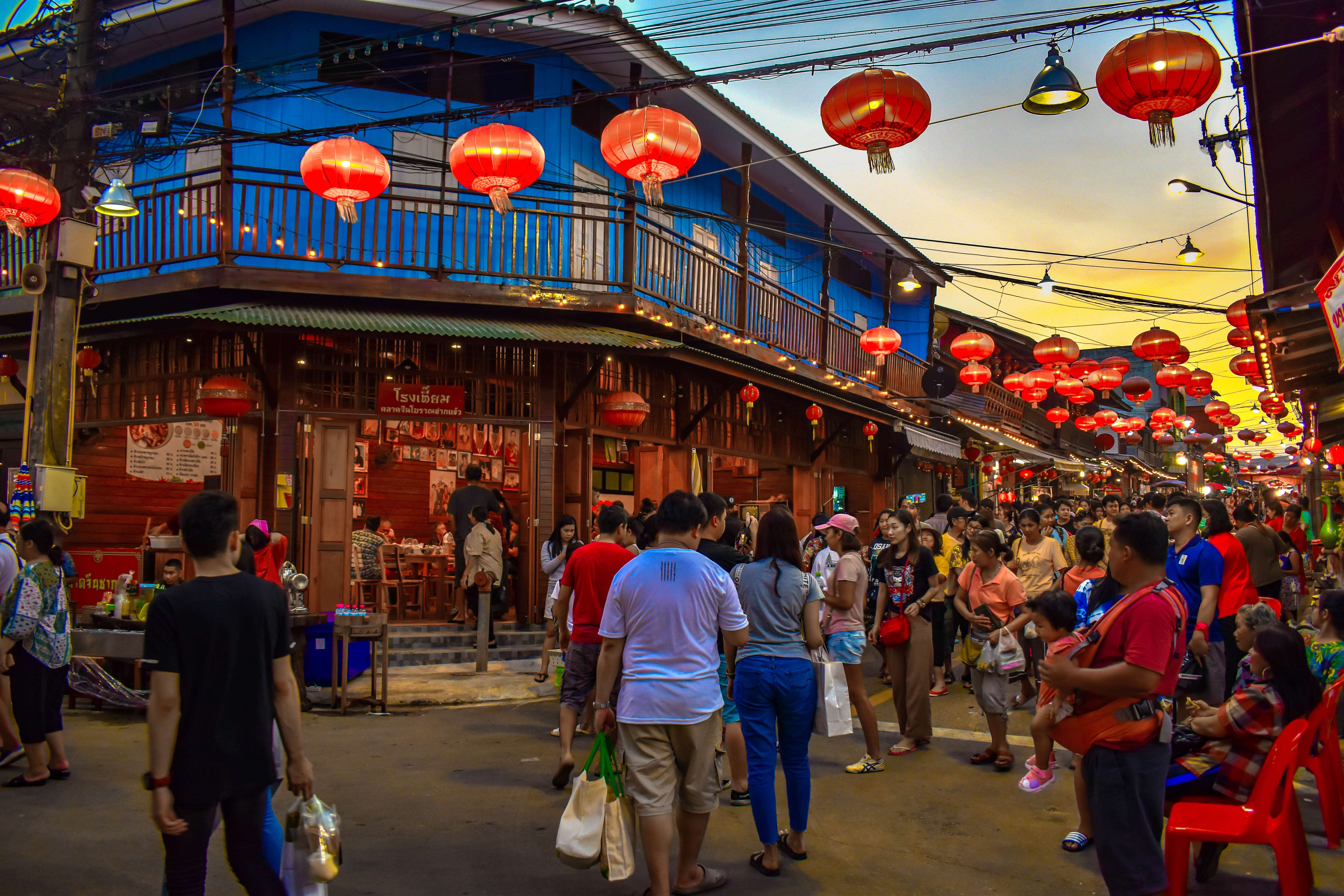 Shop Til you Drop at Thepprasit Night Market