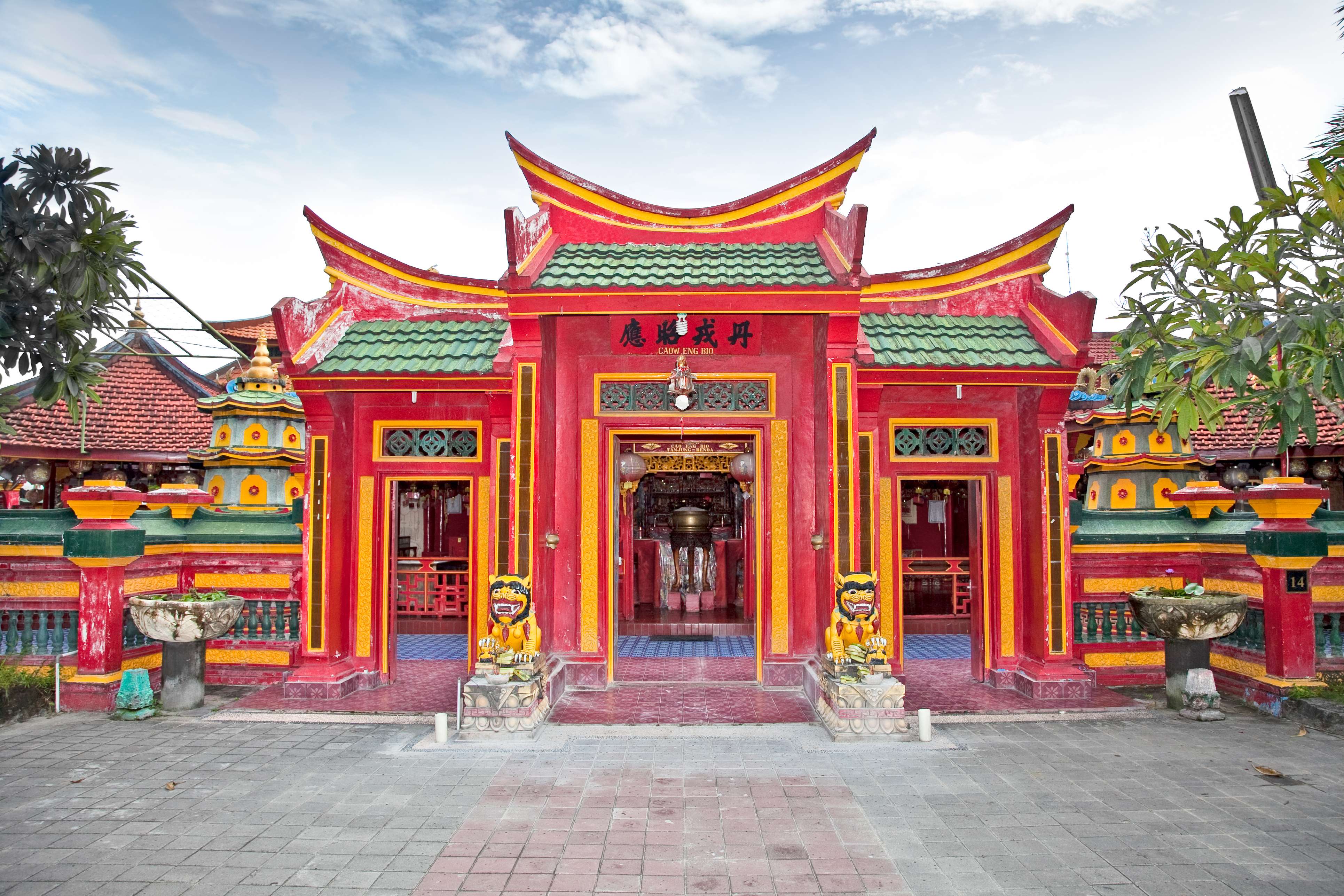Visit Caow Eng Bio Chinese Temple