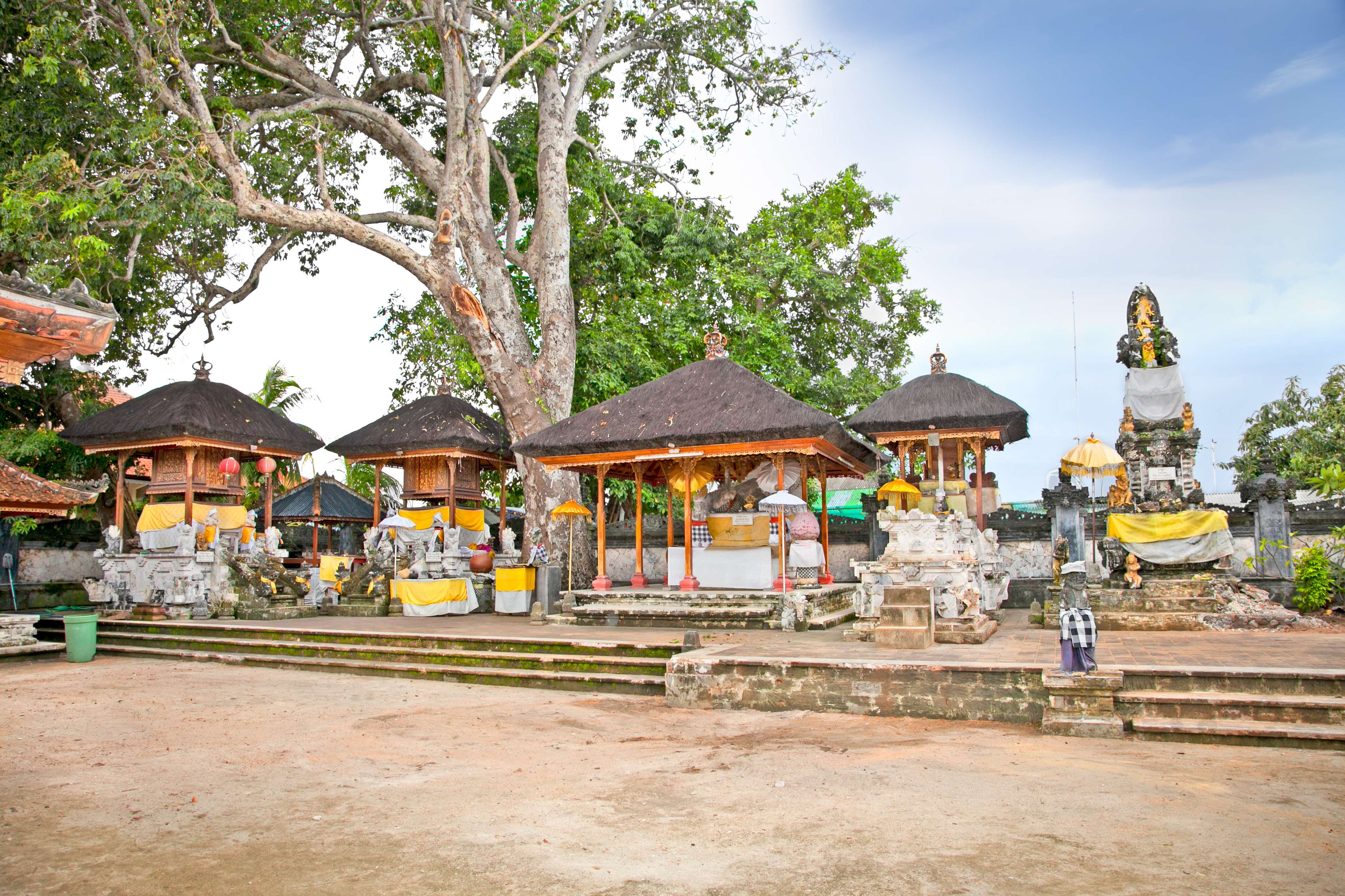 Visit Pura Dalem Ning Lan Taman Beji Temple