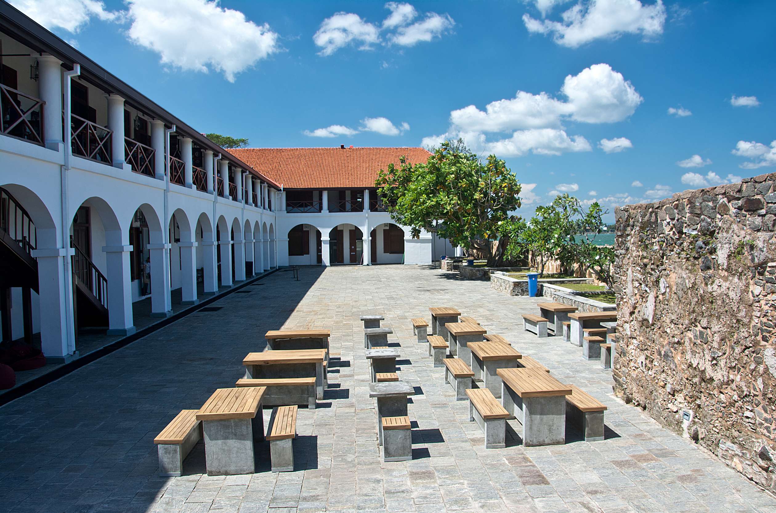 Explore Dutch Hospital