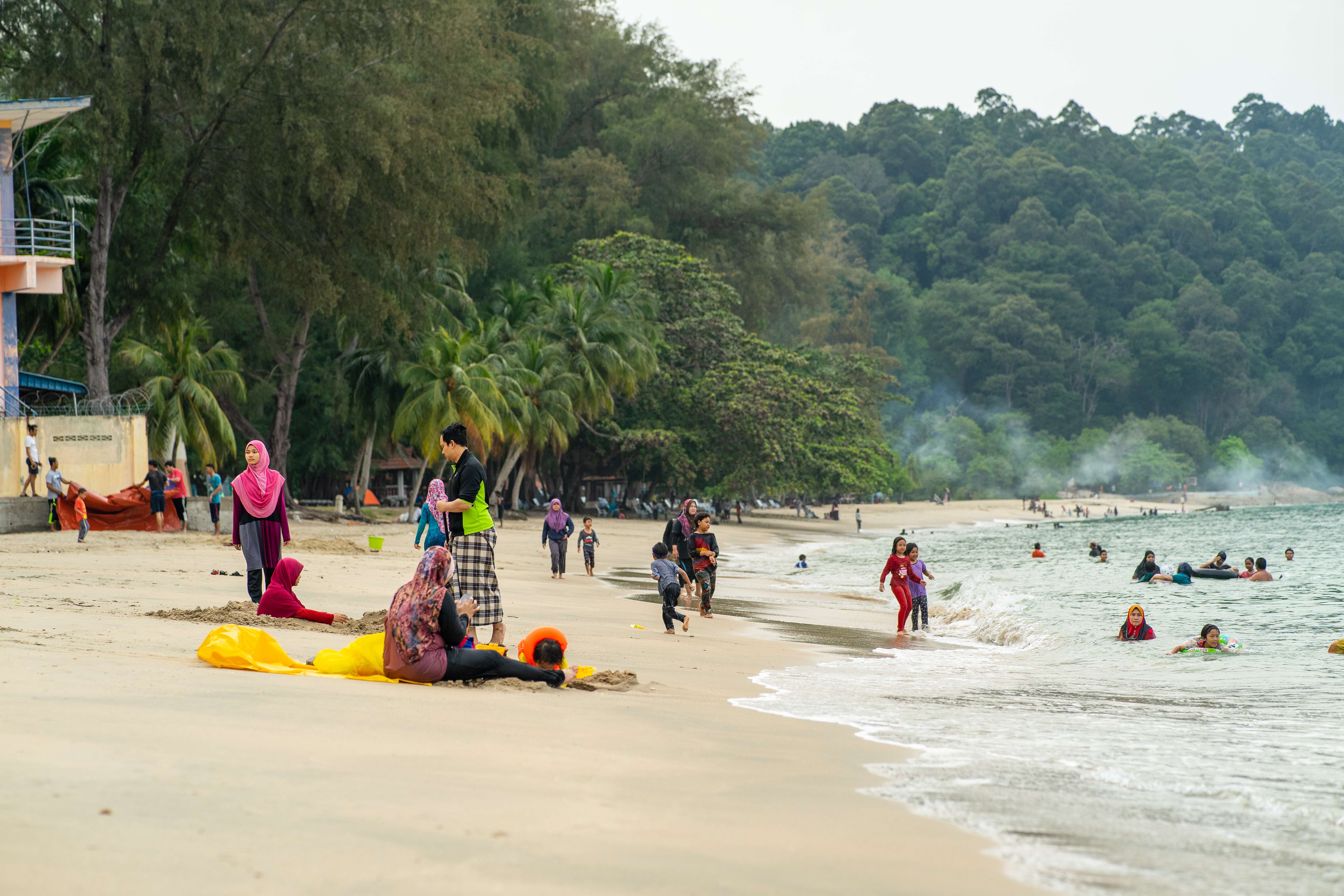Teluk Batik Beach, Lemut
