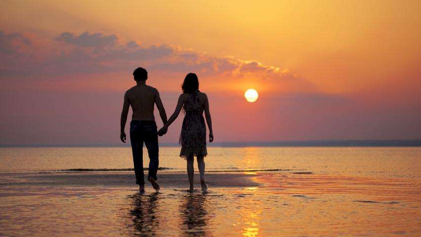 Catch the Sun at Lia Beach