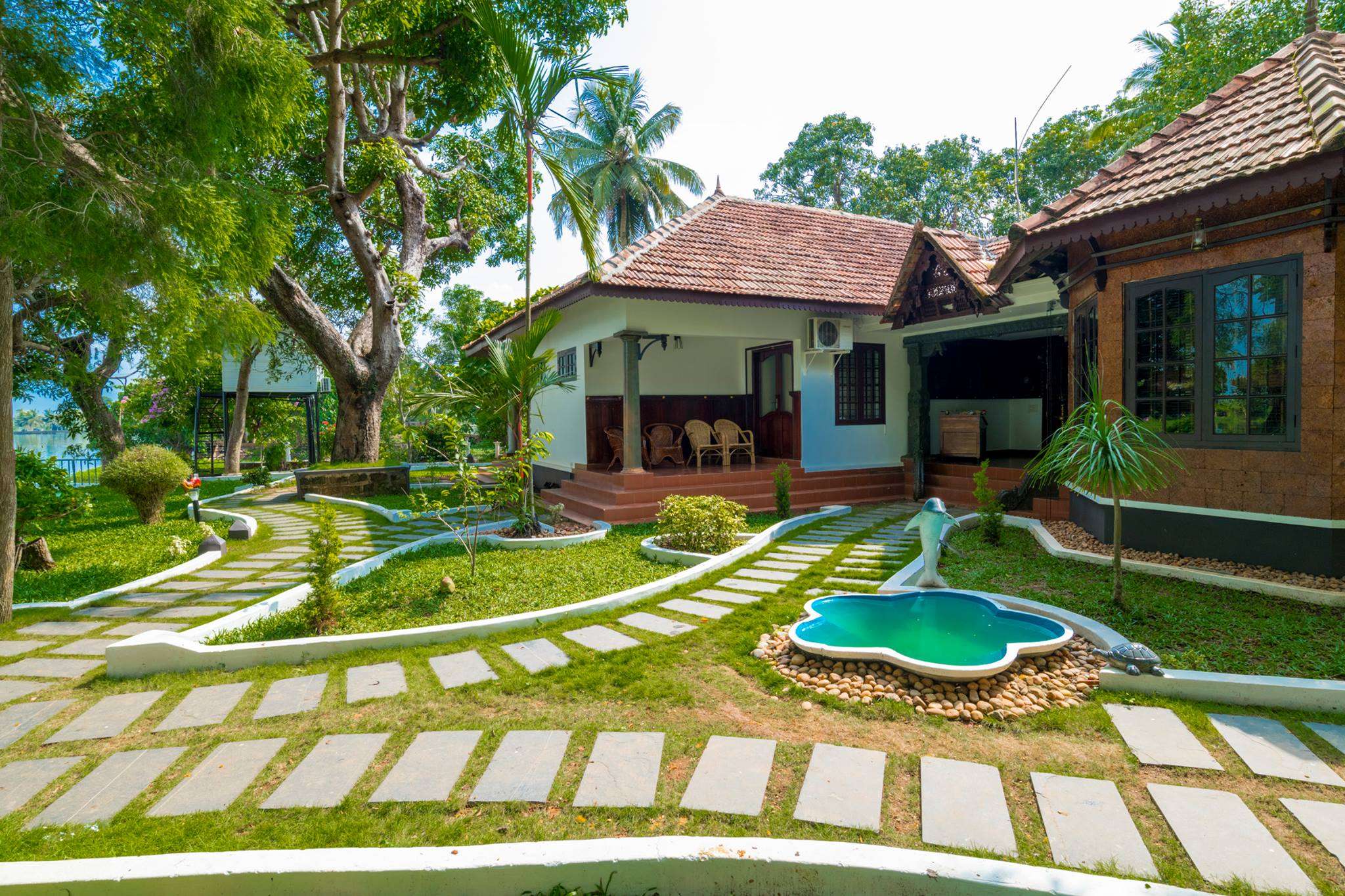 Warmth Lake Haven Resort