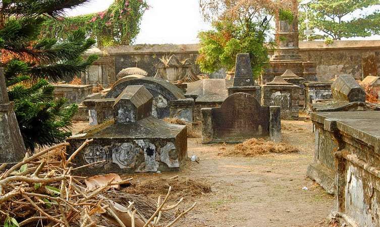 Explore the Dutch Cemetery