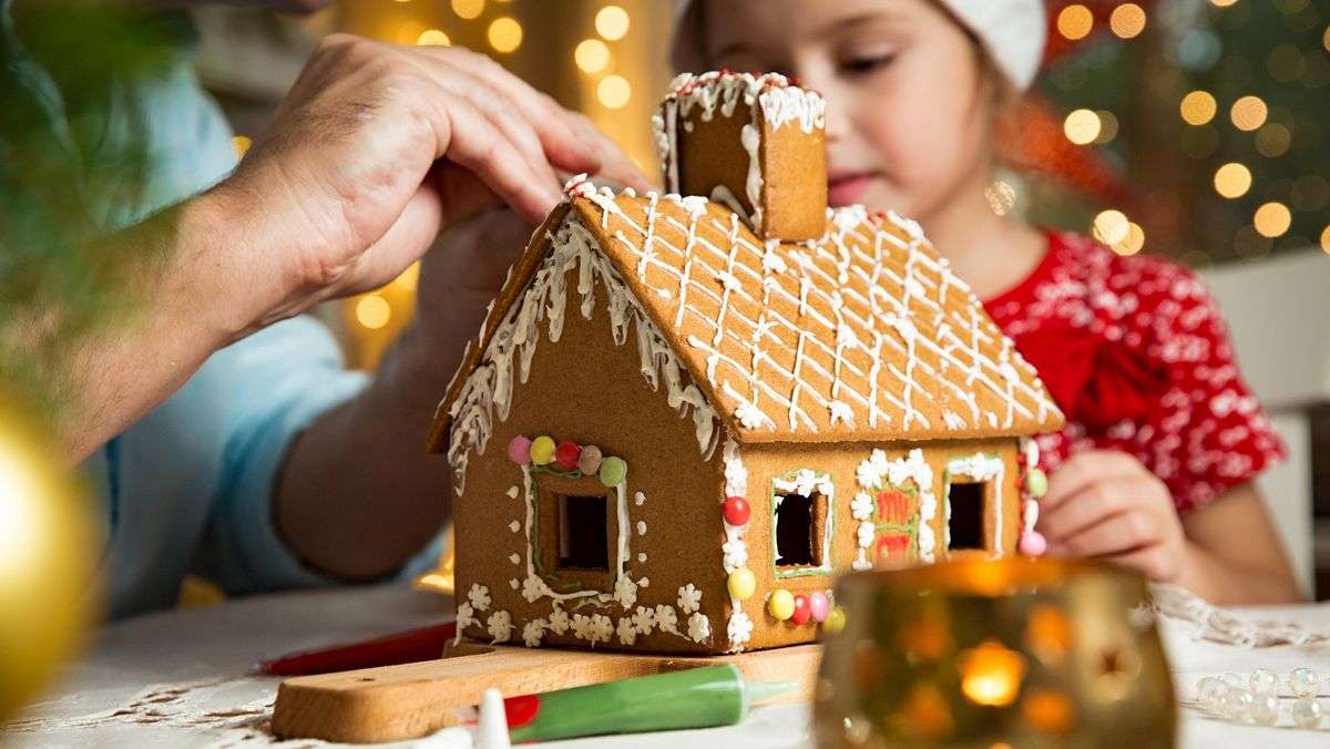 Enjoy some Family Friendly Fun with Gingerbread House Workshops
