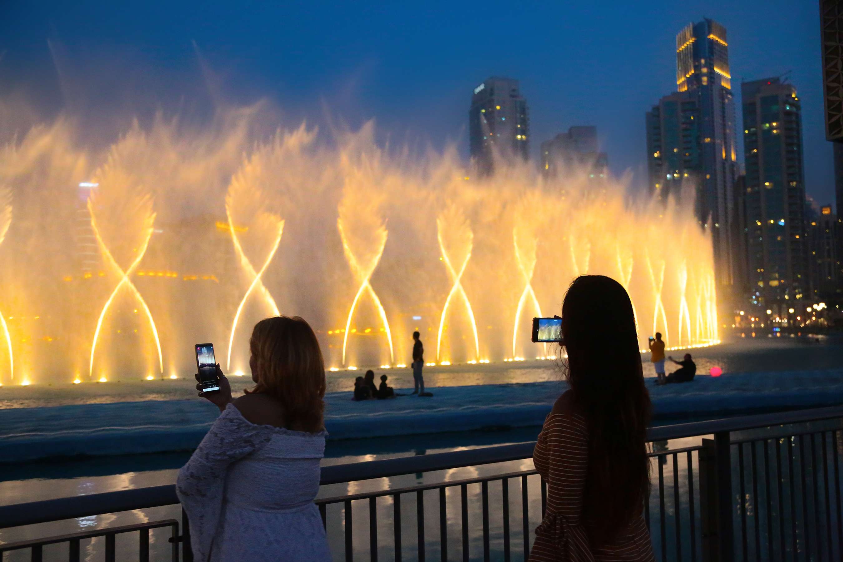 Watch Dancing Fountain