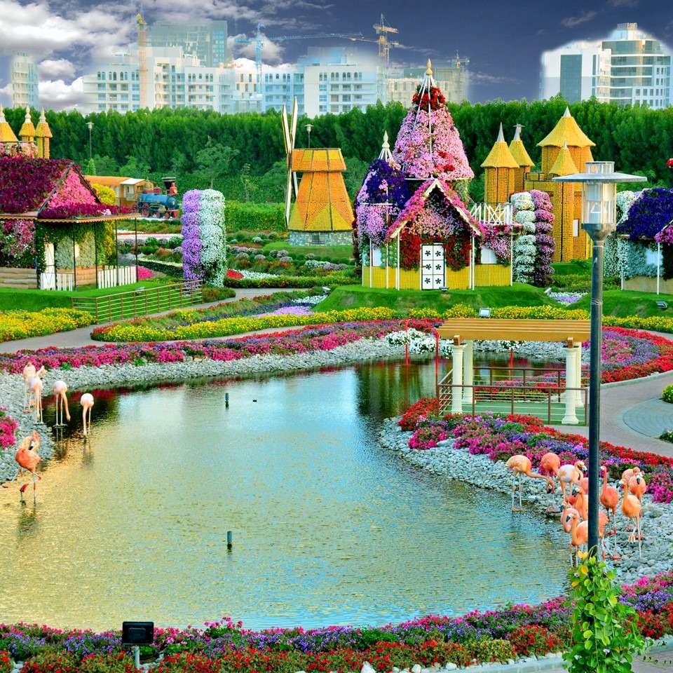 Stroll around Lake Park 