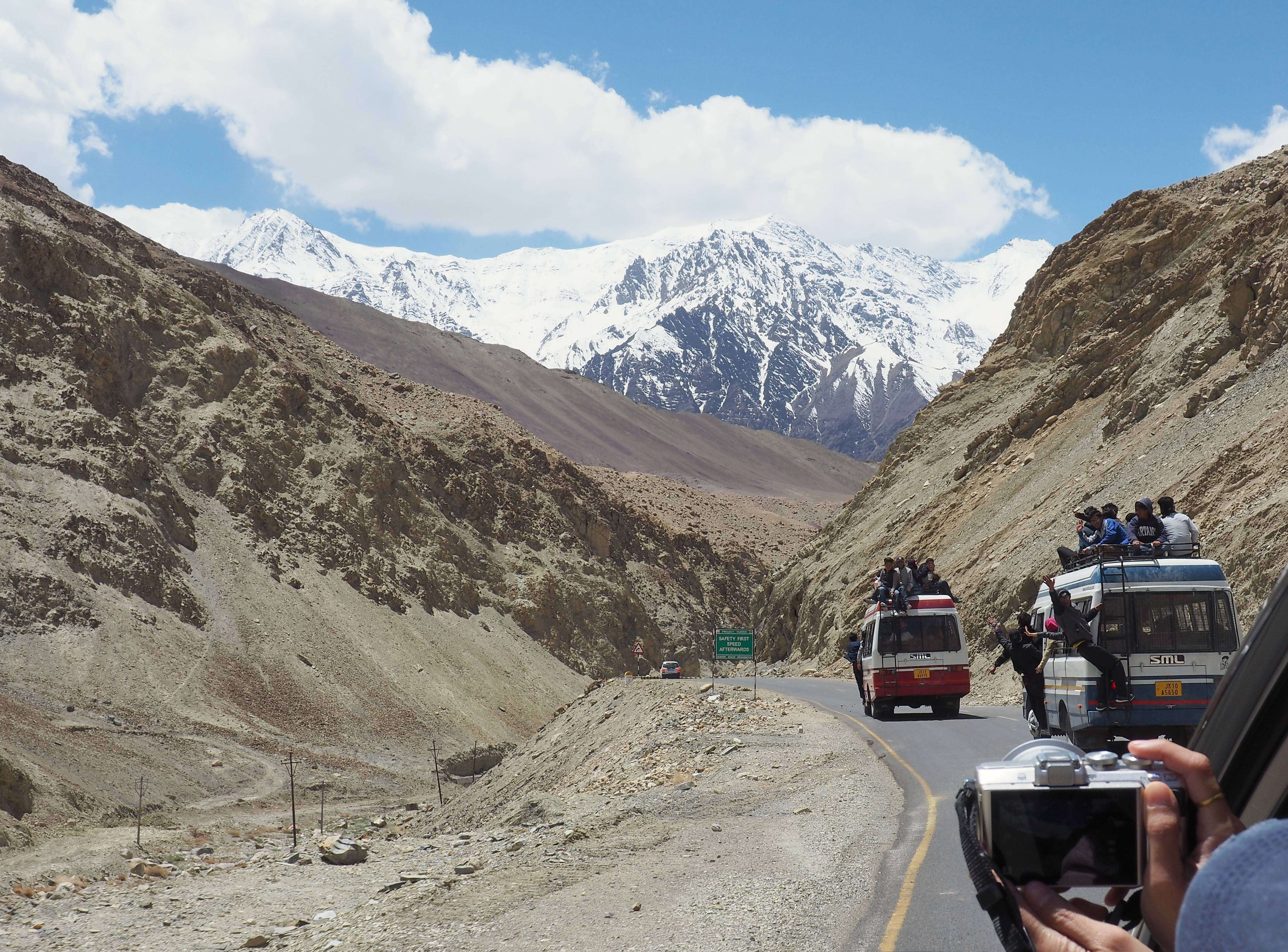 Leh to Khardung La Bus